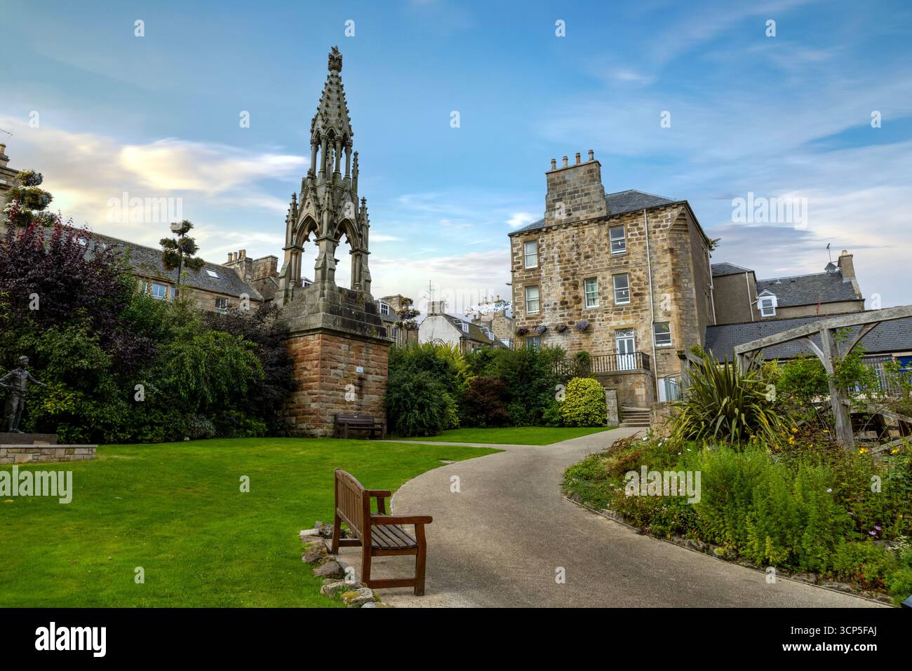 Une vue sur l'historique Royal Burgh de Tain à Easter Ross, mettant en valeur son architecture de grès distinctive. Banque D'Images