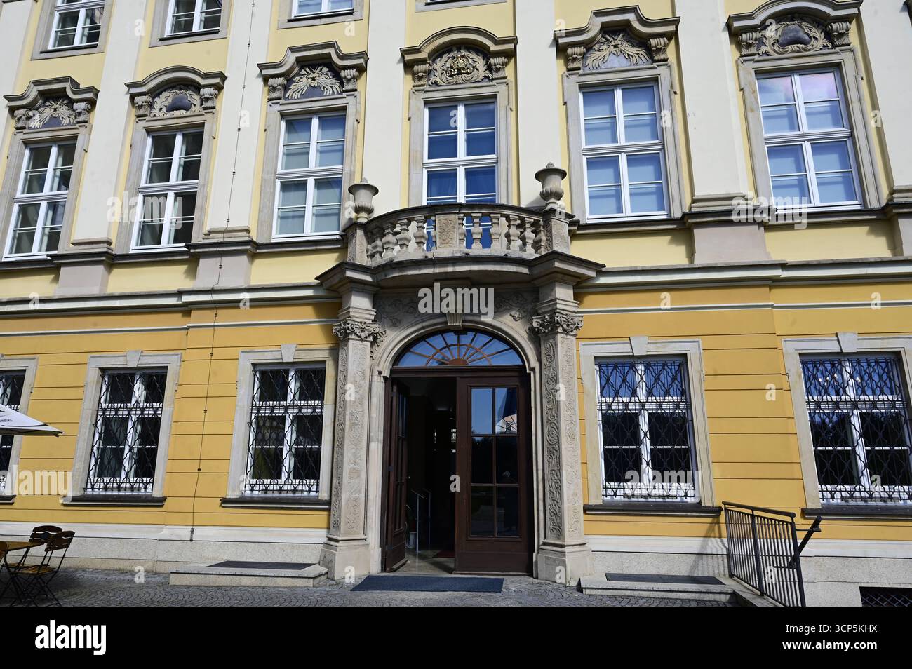 Wroclaw, Breslau in der Woiwodschaft Dolnoslaskie in Polen. Wroclaw, Breslau, 20.09.2025 Königsschloss und Historisches Museum, Breslauer Stadtschloss, Palac Krolewski, Muzeum Historycne mit Schlossgarten in Wroclaw, Breslau in der Woiwodschaft Dolnoslaskie in Polen. Wroclaw, Breslau, 20.09.2025 Woiwodschaft Dolnoslaskie Polen *** Wroclaw, Wroclaw dans la voïvodie de Dolnoslaskie en Pologne Wroclaw, Wroclaw, 20 09 2025 Château Royal et Musée historique, Château de la ville de Wroclaw, Palac Krolewski, Muzeum Historycne avec jardin du château de Château à Wroclaw, Wroclaw dans la vodie de Dolnoslaskie en Pologne Banque D'Images