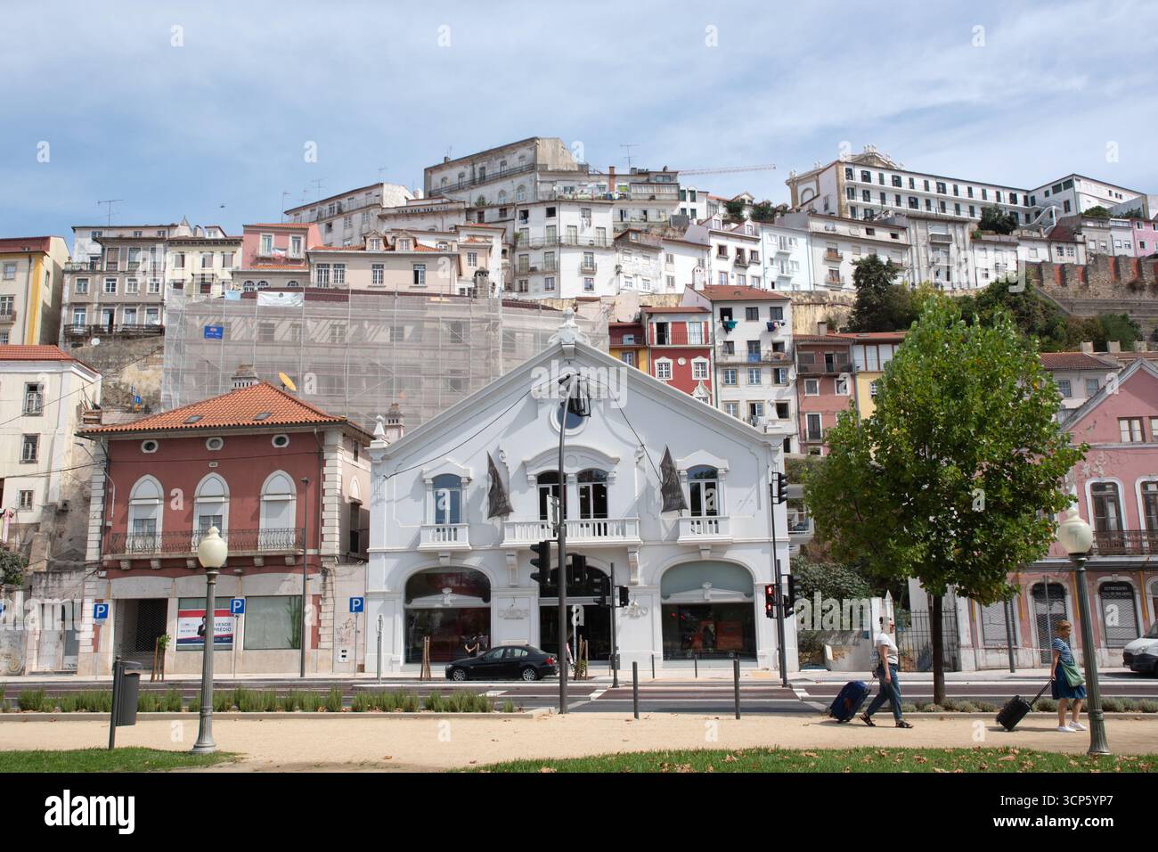 Coimbra, regardant la zone universitaire depuis le bord de la rivière Banque D'Images