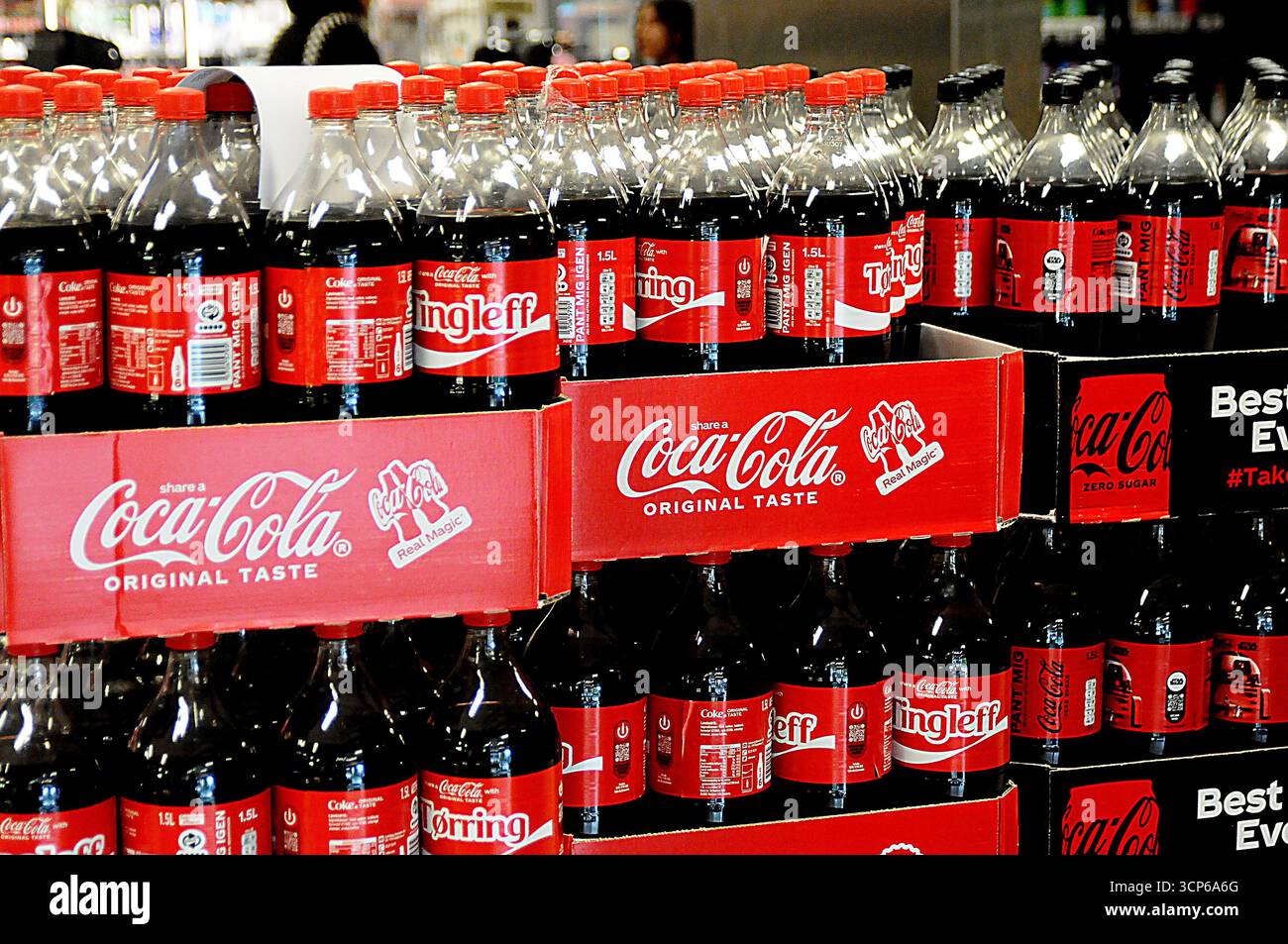 Copenhague/ Danemark/24 septembre 2025/.Coco cola bouteille de goût original. (Photo.Francis Joseph Dean/Dean Pictures) (pas pour usage commercial) Banque D'Images Copenhague/ Danemark/24 septembre 2025/.Coco cola bouteille de goût original. (Photo.Francis Joseph Dean/Dean Pictures) (pas pour usage commercial) Banque D'Images
