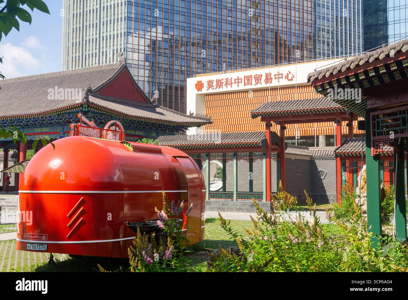 Moscou, Russie - 22 juillet 2025 : nourriture de rue dans le jardin chinois Huaming Banque D'Images