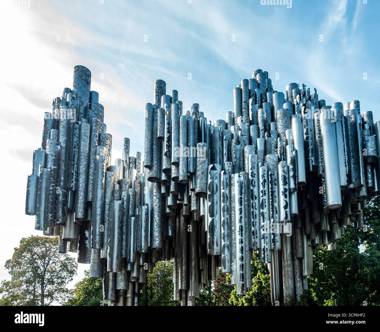 Le Monument Sibelius à Helsinki, Finlande, une sculpture frappante de plus de 600 tuyaux d'acier d'Eila Hiltunen, dédiée au compositeur Jean Sibelius. Banque D'Images