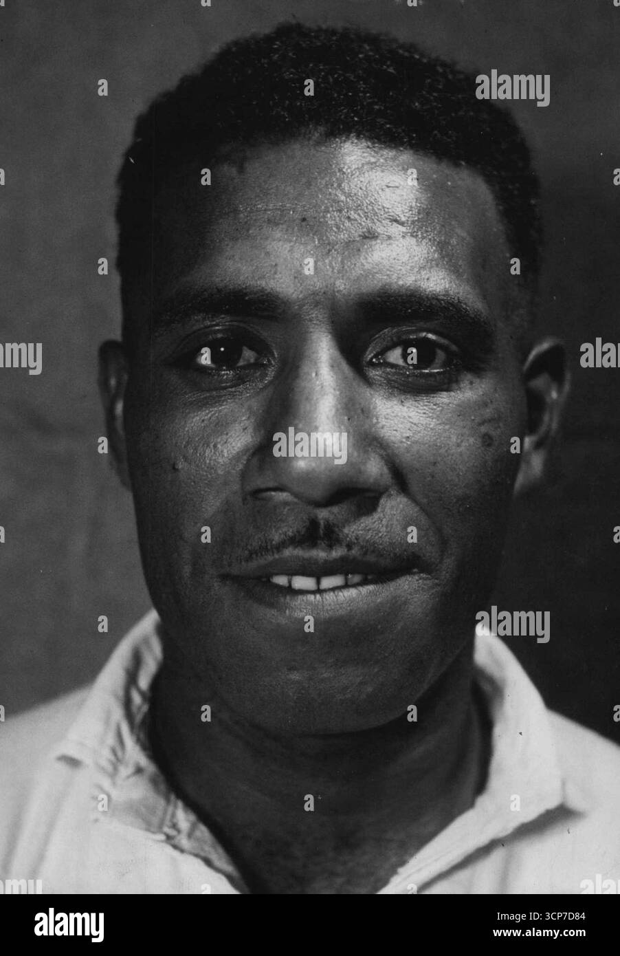 Voici Sivaniolo Naulago, l'un des nouveaux venus aux Fidji pour le match de rugby d'aujourd'hui à Manly. Il pèse 15st 7lb ans. 09 juillet 1952. Banque D'Images