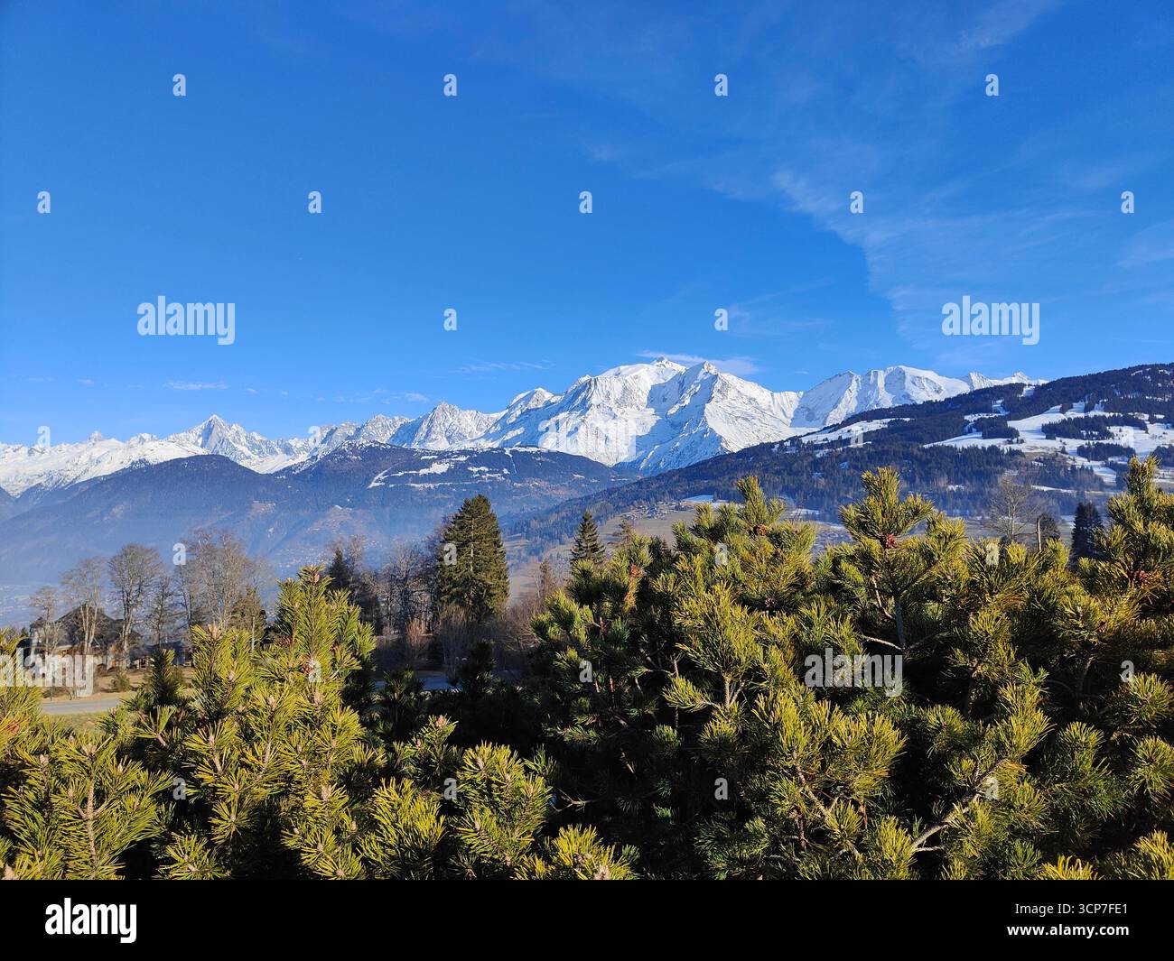 Photo du Mont Blanc à la mi-février - Image de stock capturée avec un smartphone