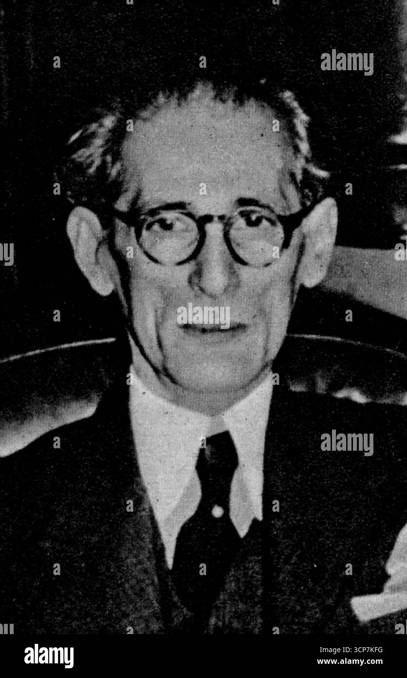 L'ancien président, détenu par les rebelles : le général Eleazar Lopez Contreras était l'une des personnalités prises en otage par les forces rebelles qui ont bouleversé le gouvernement du président Isaias Medina le général Contreras, qui est candidat à la présidence aux prochaines élections d'avril, a été saisi dans la révolte brève mais sanglante, dans laquelle 400 personnes ont été tuées, dans les combats à Caracas, capitale de la République sud-américaine.Elazar Lopez Contreras (Pres. du Venezuela) Voir sous Isais Medina Angarita (Prés du Venezuela). 14 août 1946. Banque D'Images L'ancien président, détenu par les rebelles : le général Eleazar Lopez Contreras était l'une des personnalités prises en otage par les forces rebelles qui ont bouleversé le gouvernement du président Isaias Medina le général Contreras, qui est candidat à la présidence aux prochaines élections d'avril, a été saisi dans la révolte brève mais sanglante, dans laquelle 400 personnes ont été tuées, dans les combats à Caracas, capitale de la République sud-américaine.Elazar Lopez Contreras (Pres. du Venezuela) Voir sous Isais Medina Angarita (Prés du Venezuela). 14 août 1946. Banque D'Images