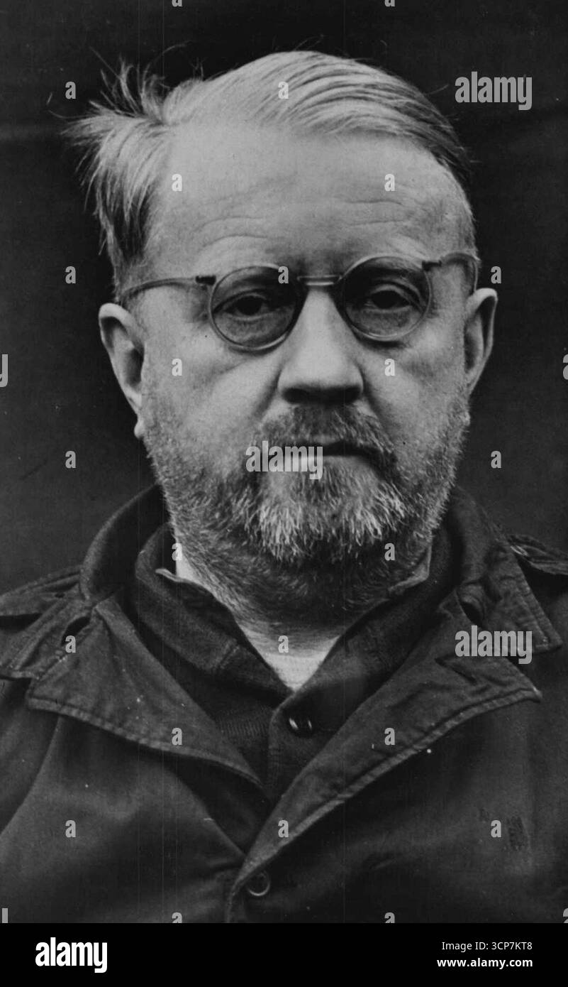 Médecins et scientifiques allemands accusés -- Gerhard Rose, l'un des *****.vingt trois médecins et scientifiques allemands sont maintenant jugés sur le célèbre quai de Nuremberg pour le meurtre et le meurtre des détenus du camp de concentration au moyen d'expériences inhumaines. Des histoires effrayantes sont racontées devant le tribunal des meurtres et des atrocités qu'ils auraient commis. Certains d'entre eux sont célèbres dans toute l'Europe pour leurs réalisations médicales ou scientifiques. Tous ont plaidé 'non coupable'. 1 février 1947. Banque D'Images