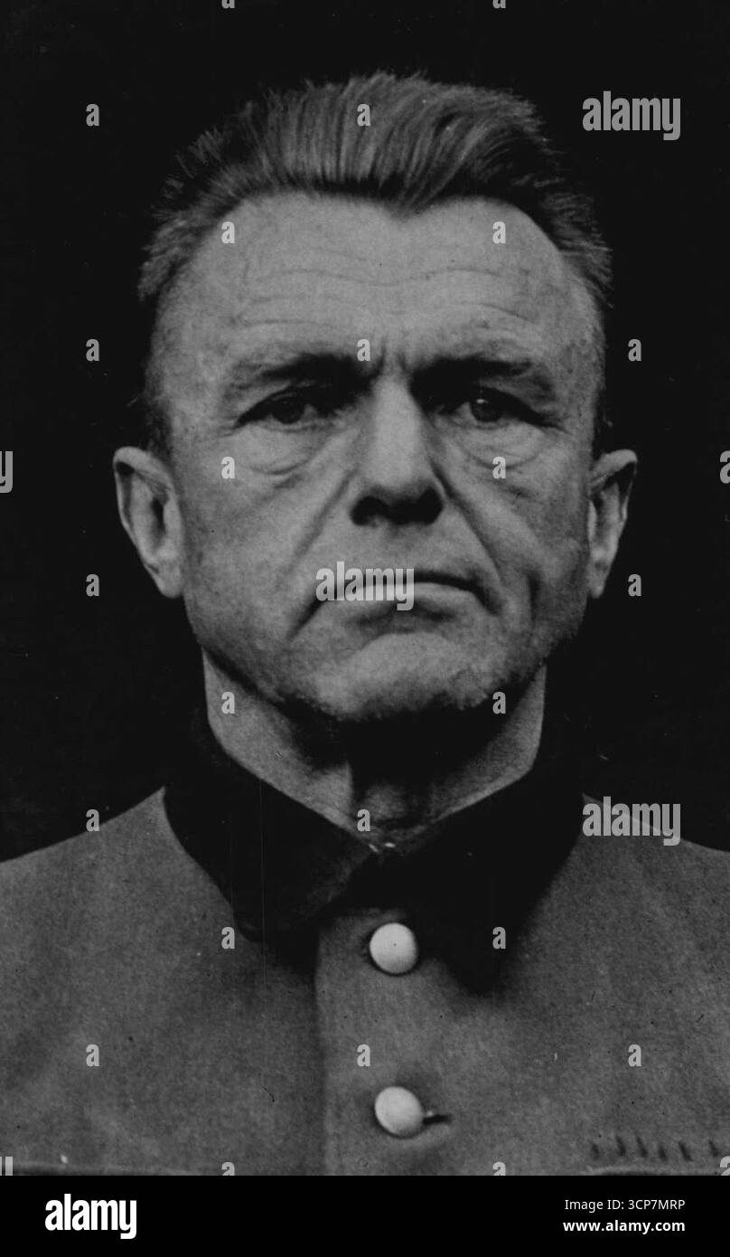 Des médecins et scientifiques allemands accusés -- Karl Genken, l'un des accusés.vingt-trois médecins et scientifiques allemands sont maintenant jugés sur le célèbre quai de Nuremberg pour le meurtre des détenus du camp de concentration par des expériences inhumaines. Des histoires effrayantes sont racontées devant le tribunal des meurtres et des atrocités qu'ils auraient commis. Certains d'entre eux sont célèbres dans toute l'Europe pour leurs réalisations médicales ou scientifiques. Tous ont plaidé 'non coupable'. 1 février 1947. Banque D'Images