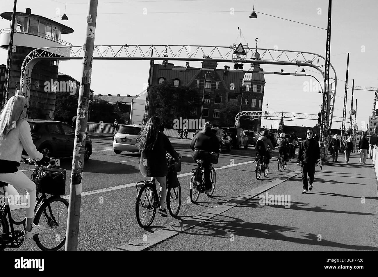 Copenhague/ Danemark/24 SEPTEMBE 2025/ trafic du pont de Knipplebro passant de copenhague à l'île d'Amger dn de l'île d'Amger à copenhague coeur de la capitale.. Photo.Francis Joseph Dean/Dean Pictures non destiné à un usage commercial/éditorial seulement Banque D'Images