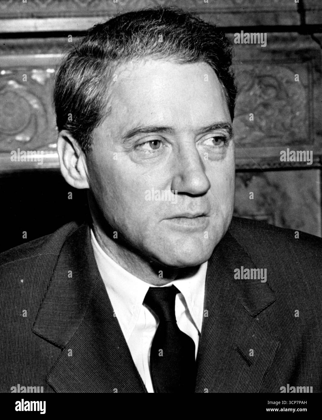 Le sénateur John Sherman Cooper: Avocat, né le 23 août 1901Educated : Somerset public School; centre College, 1918-19 Yale University., B.A., 1923; Harvard Law School, 1923-25.admis au Kentucky Bar, 1928, représentant de l'État du Kentucky, 1928-30, juge de comté, comté de Pulaski, KY., 1930-38 armée américaine , guerre mondiale II (privé au capitaine) élu au sénat américain, 5 novembre 1946.photographié à Washington, D.C., janvier 10, 1947. 04 juillet 1947. (Photo par World Wide photos) Banque D'Images