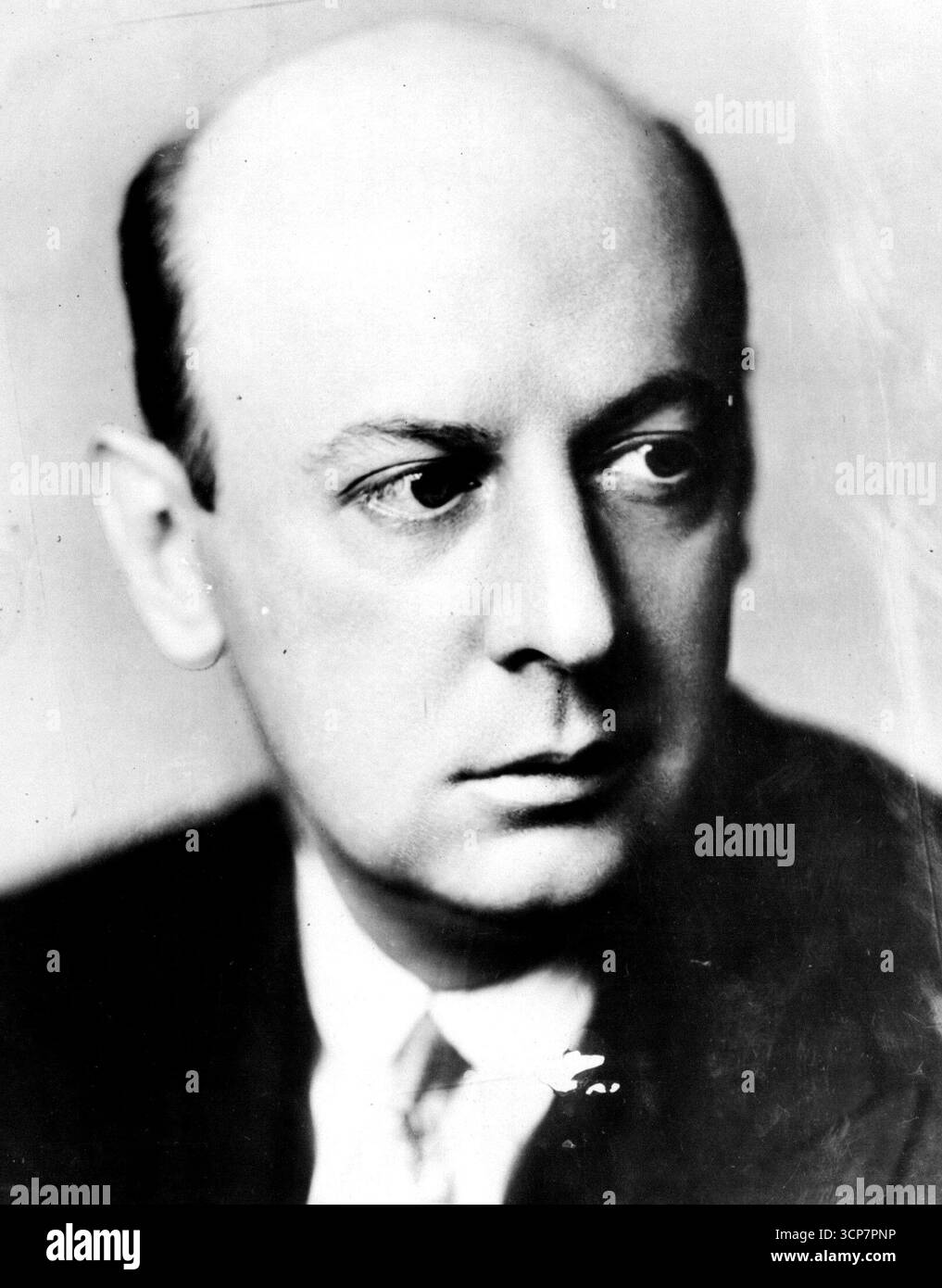 Lauréat du prix Pulitzer 1930 pour le drame. Marc Connolly, humoriste et dramaturge de renom dont l'œuvre 'Green Pastures' lui a valu le prix Pulitzer pour 1930. La course pour ce prix a été particulièrement intéressante cette année. Au début, le « strictement déshonorant » était considéré comme le jeu exceptionnel, mais le « code criminel » aurait mis le premier hors de la course. Puis vint 'The Last Mile' qui a été salué par les critiques comme plus digne que les deux pièces précédentes. Cette dernière production n'avait pas été en cours depuis un temps considérable lorsque 'Green Pastures' a eu son ouverture. 13 mai 1930. ( Banque D'Images