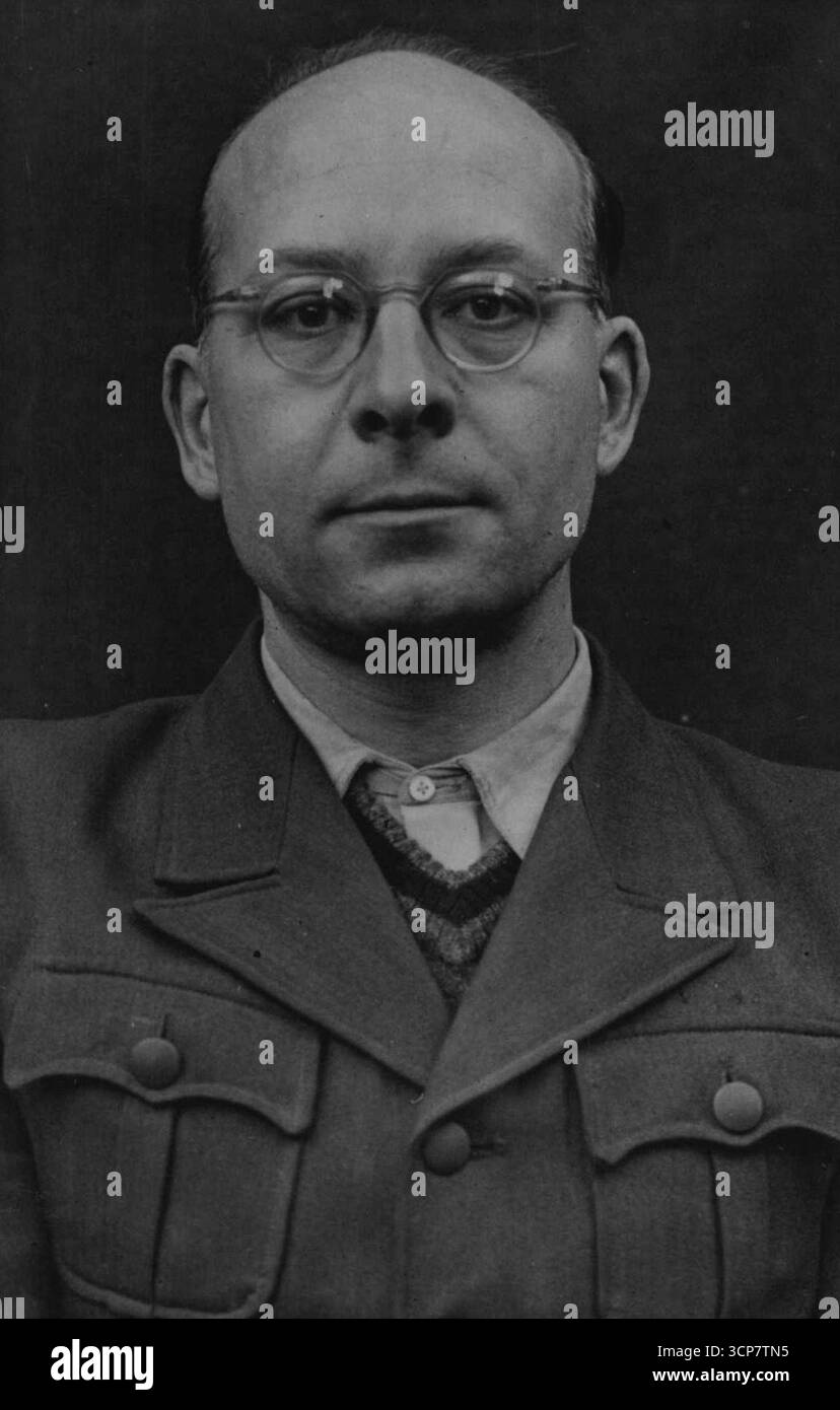 Des médecins et scientifiques allemands accusés -- Helmut Poppendick, l'un des accusés.vingt-trois médecins et scientifiques allemands sont maintenant jugés sur le célèbre quai de Nuremberg pour avoir tué et se retourner des détenus du camp de concentration au moyen d'expériences inhumaines. Des histoires effrayantes sont racontées devant le tribunal des meurtres et des atrocités qu'ils auraient commis. Certains d'entre eux sont célèbres dans toute l'Europe pour leurs réalisations médicales ou scientifiques. Tous ont plaidé 'pas Gullty'. 1 février 1947. Banque D'Images
