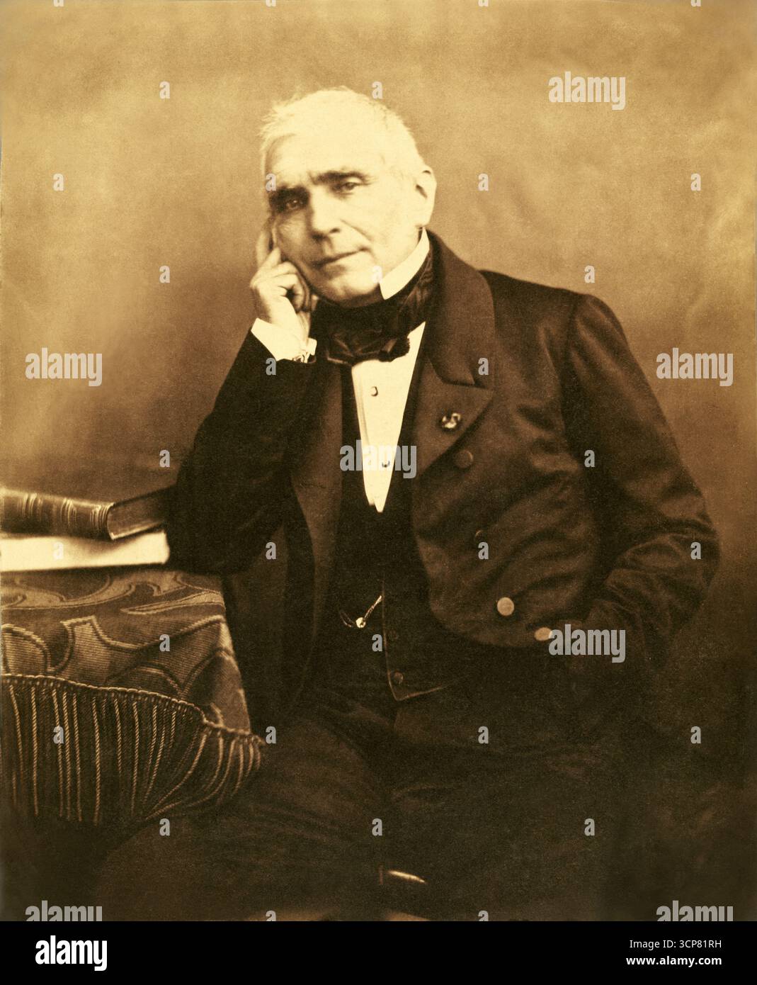 1860 c., Paris , FRANCE : L'écrivain, librettiste et dramaturge français EUGÈNE SCRIBE ( 1791 - 1861 ). Auteur de nombreux livrets d'opéras pour jacques Meyerbeer , Daniel Auber ( Manon Lescaut ), Adolphe Adam , GIOACCHINO ROSSINI , Jacques Offenbach , Jacques Fromental Halévy et GIUSEPPE VERDI ( 1855 - I Vespri Siciliani et un ballo in maschera ) . Membre de l'Académie française de 1834 . Photo par NADAR . - HISTOIRE - FOTO STORICHE - ÉDOUARD ESTAUNIÉ - SCRITTORE - LETTERATURA - LITTÉRATURE - LETTERATO - DRAMMATURGO - DRAMATURGE - THÉÂTRE - LIBRETTISTA - OPÉRA LIRICA - MUSIQUE - Banque D'Images