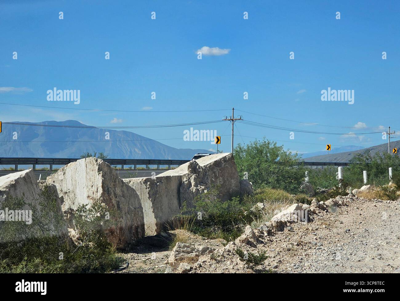 Blocs blancs géants dans les mines de marbre Cuatro Cienegas, Coahuila, Mexique est un paysage étonnant dans un coin du désert autrefois Banque D'Images
