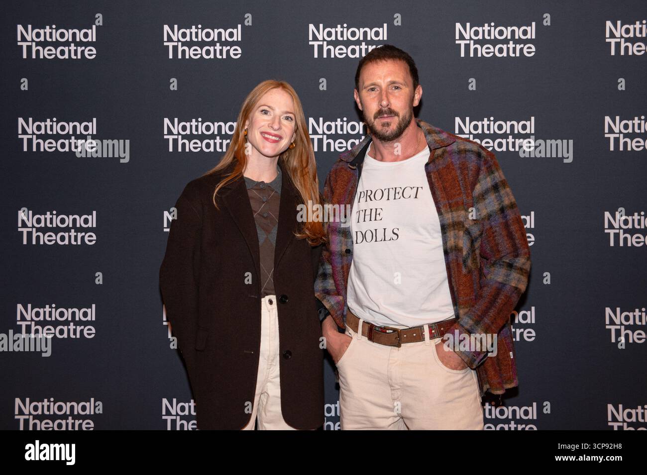 Londres, Royaume-Uni. 24 septembre 2025. Rosalie Craig et Peter Caufield arrivent au Théâtre National pour la soirée d'ouverture des Bacchae. Cristina Massei/Alamy Live News Banque D'Images