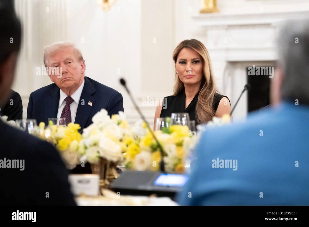 Le président Donald J. Trump et la première dame Melania Trump assistent à un dîner formel avec des chefs d’entreprise et de technologie dans la salle à manger d’État de la Maison Blanche. Washington, D.C. le 12 septembre 2025. Image reproduite avec l'aimable autorisation de la Maison Blanche. Banque D'Images