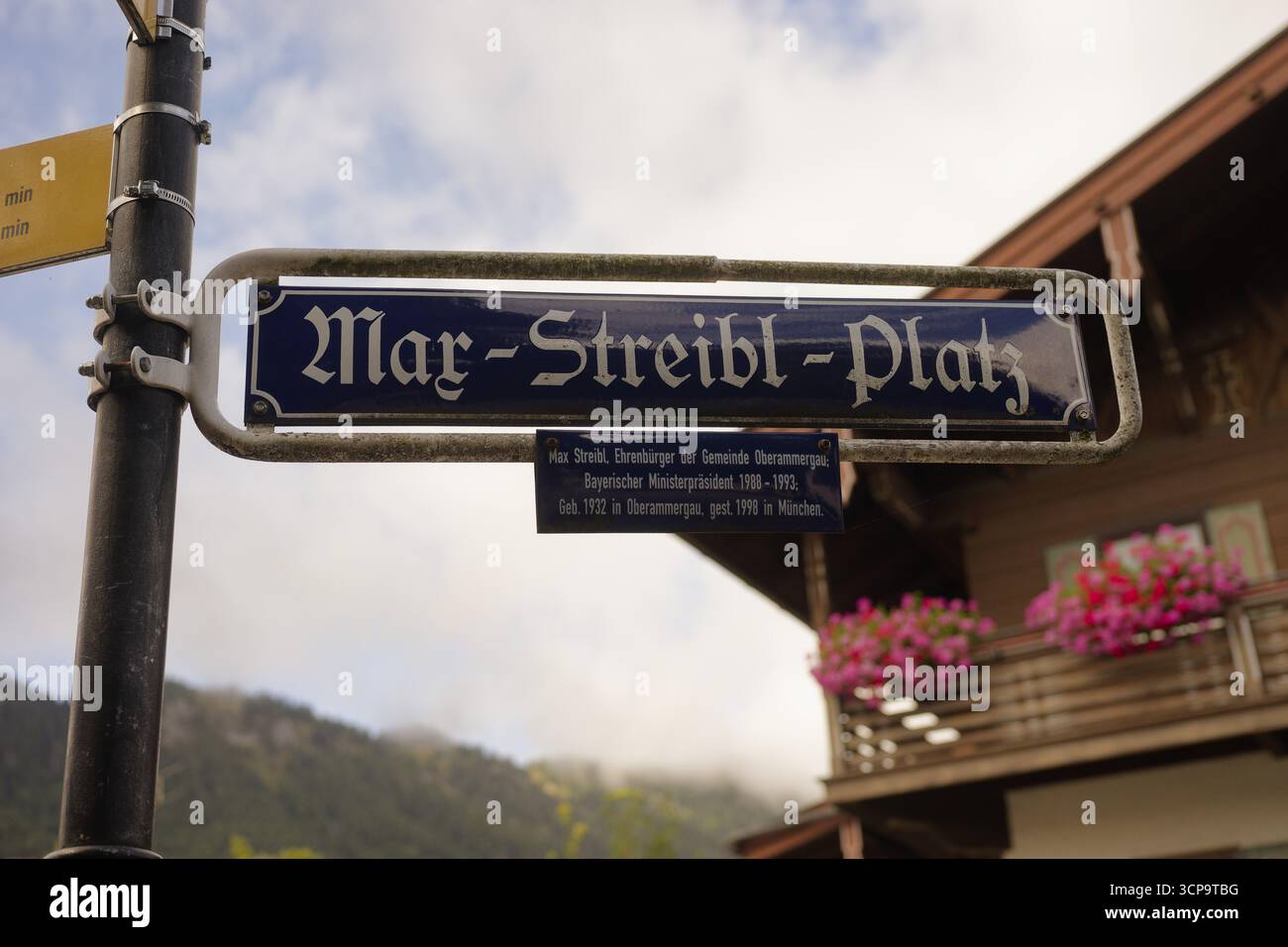 Max-Streibl-Platz à Oberammergau, Max Streibl, politique, homme politique, premier ministre, Lueftlmalerei, Lueftlkunst, Bible, Ammergau, Alpes d'Ammergau, Uppe Banque D'Images