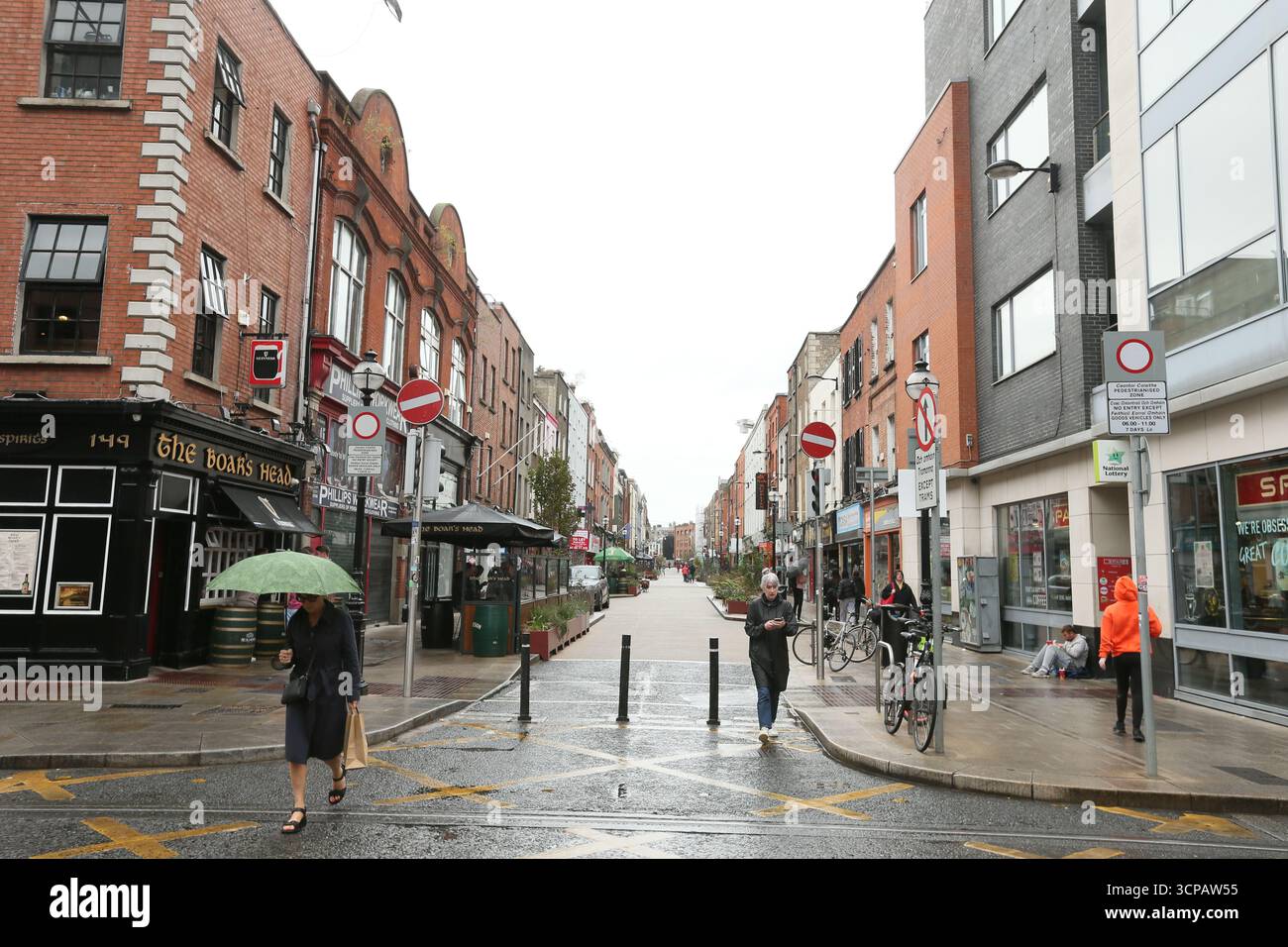 Dublin, Irlande - 19 septembre 2025 - Capel Street dans la ville de Dublin par un après-midi couvert humide dans la capitale irlandaise Banque D'Images