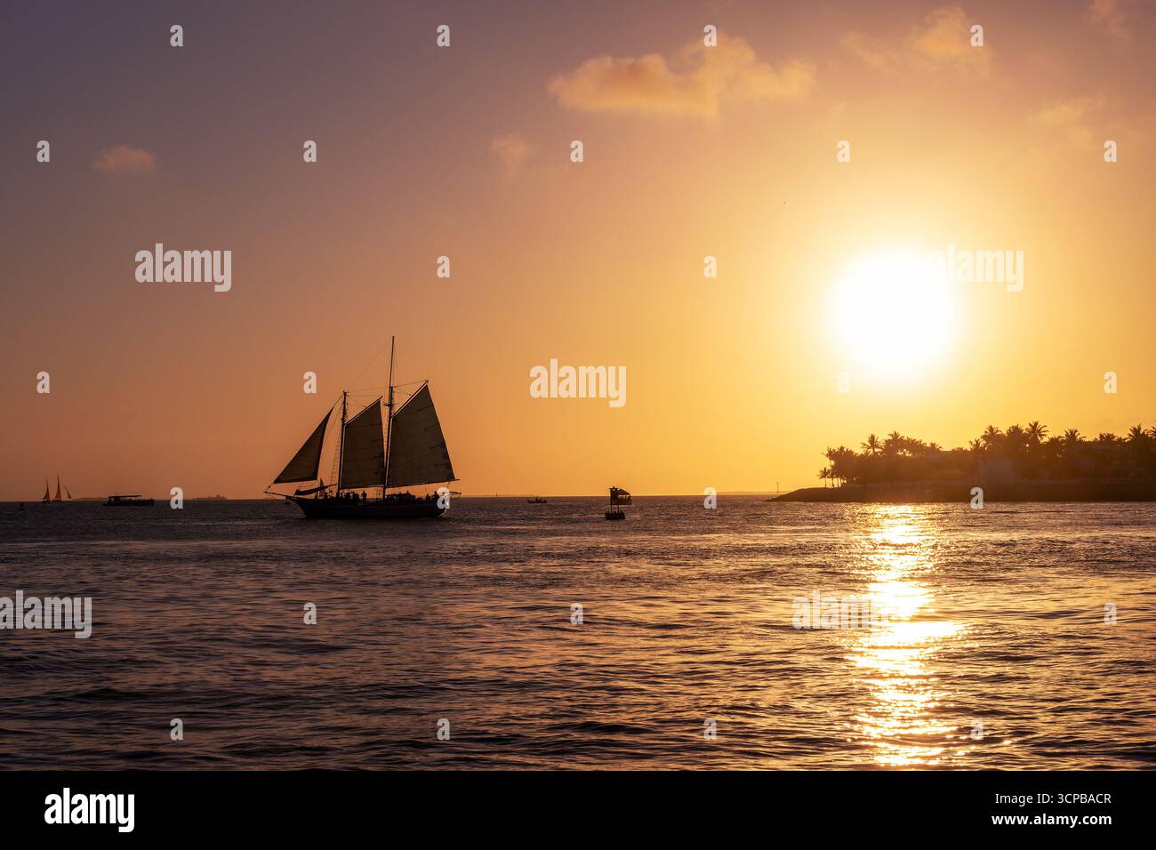 Croisière en bateau, célébration du coucher du soleil, vue depuis Mallory Square à Key West, Florida Keys Banque D'Images