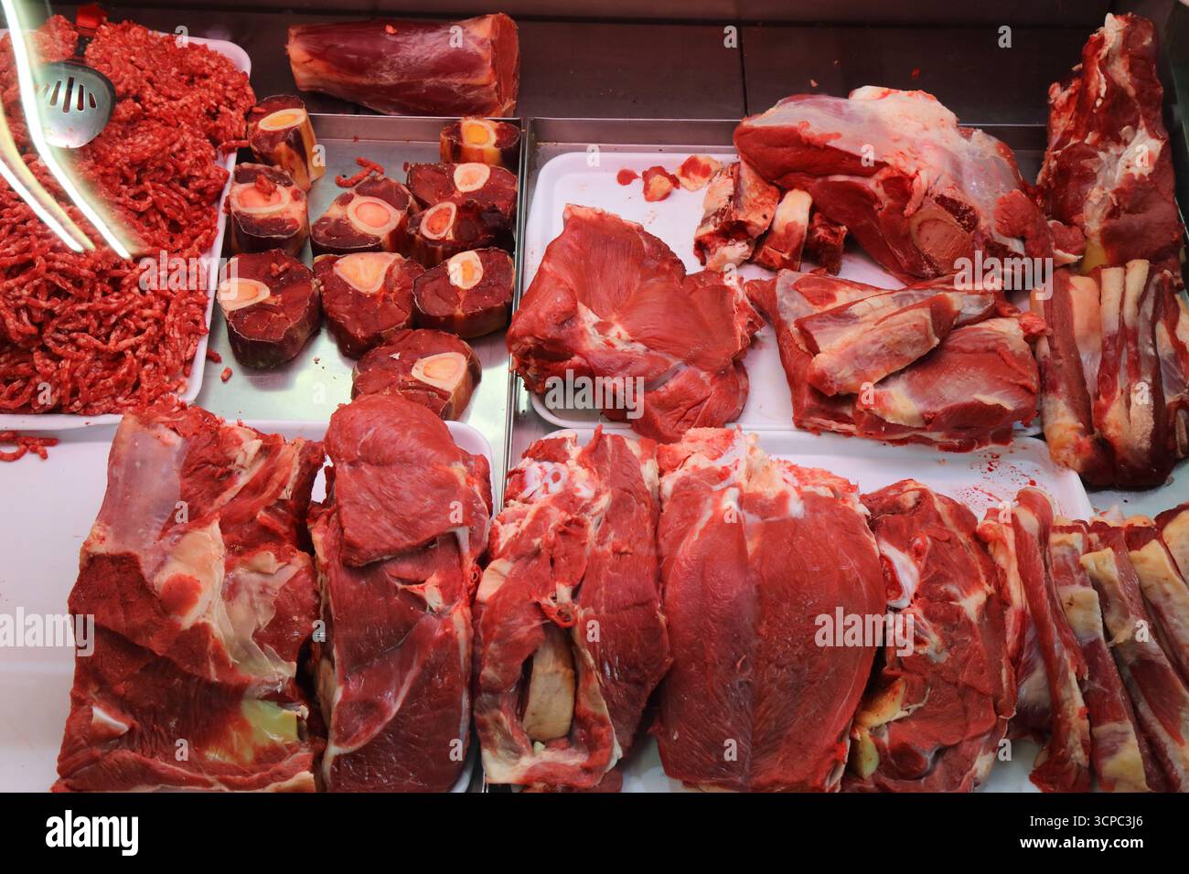 Tirana New Bazaar (Pazari i Ri) en Albanie. Viande de boucherie. Banque D'Images