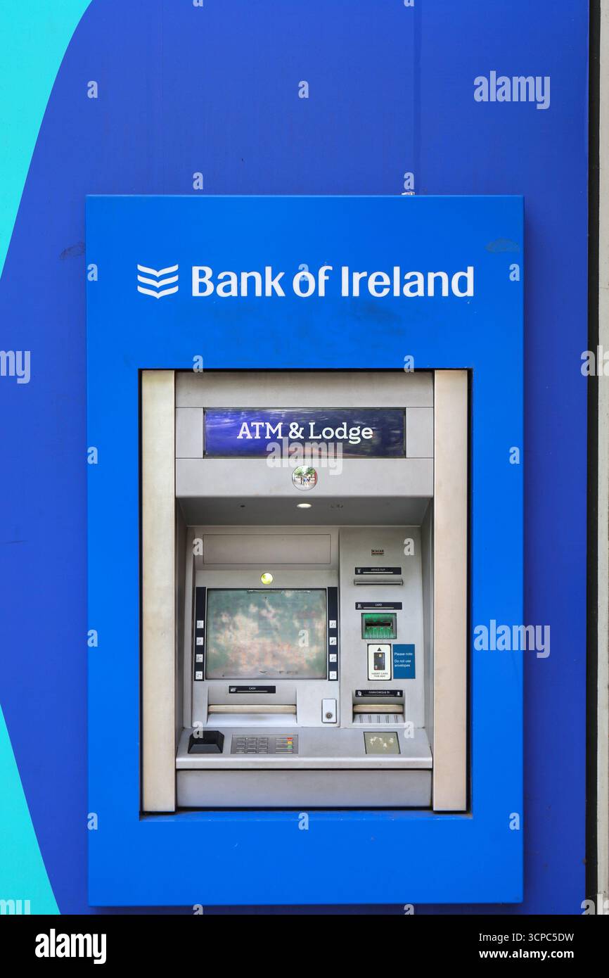 BELFAST, Royaume-Uni - 22 JUIN 2024 : Bank of Ireland ATM à Belfast, Irlande du Nord. Banque D'Images