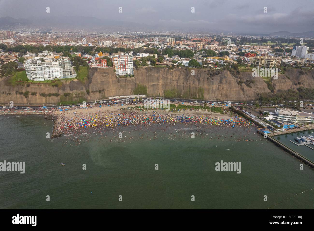 Vue aérienne des plages de la ville de Lima sur la Costa Verde. Pérou Banque D'Images