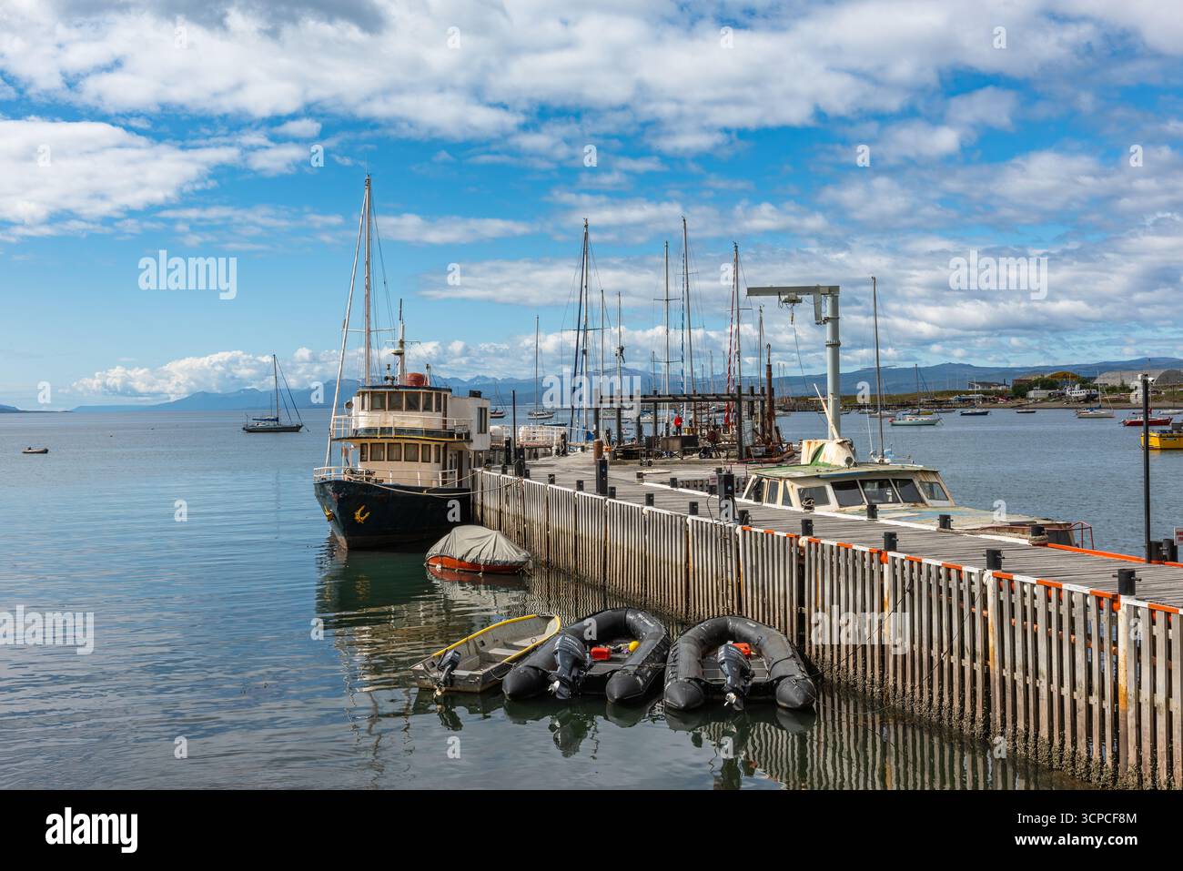 Navires et bateaux dans le port d'Ushuaia, Argentine Banque D'Images