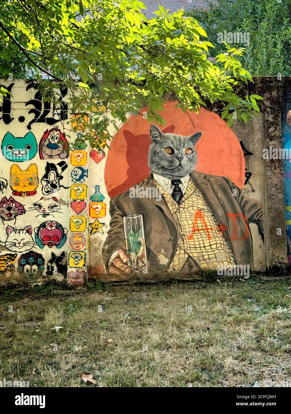 Peintures murales de Street art, murs de graffiti et affiches vintage à Zagreb, Croatie. Banque D'Images