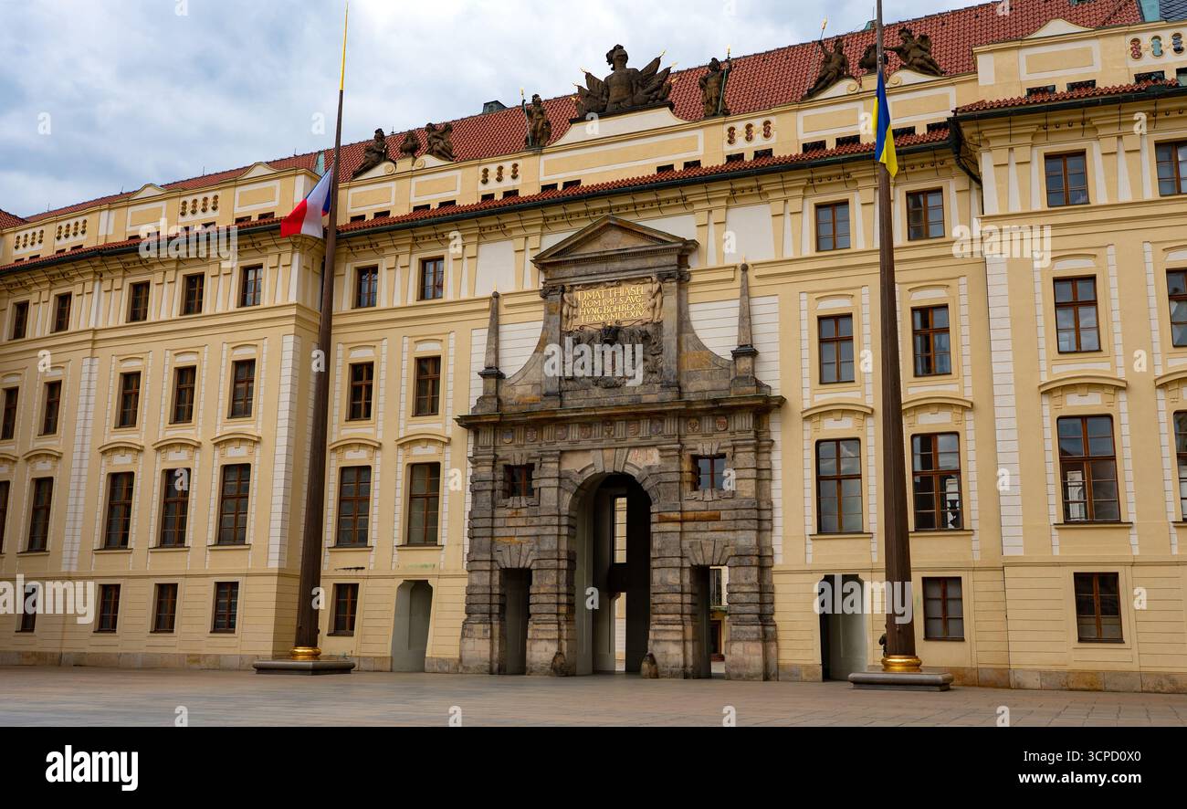 Matthias porte du Nouveau Palais Royal dans le Château de Prague Banque D'Images