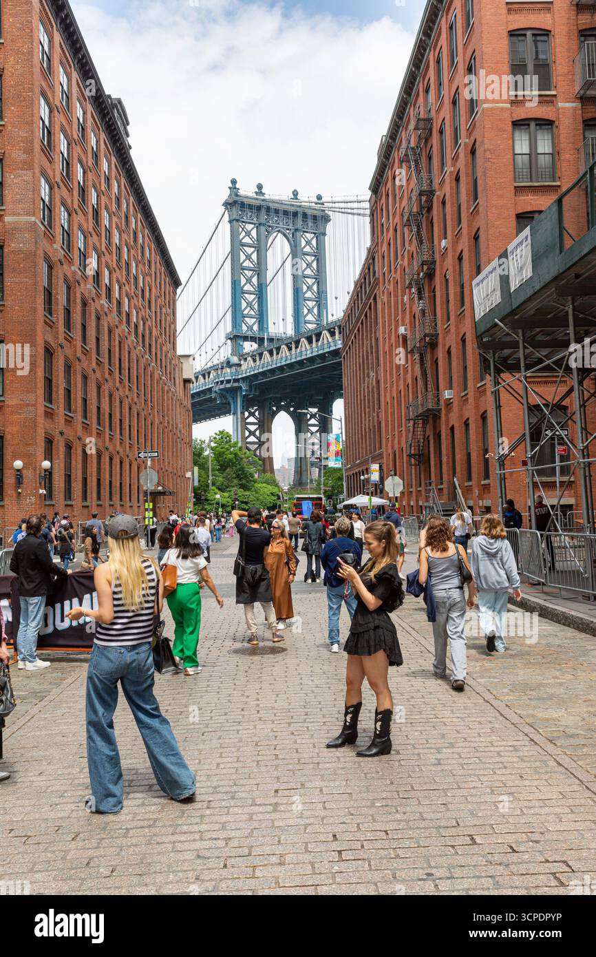 New York City, Washington Str., Dumbo Area, vue sur le pont de Manhattan Banque D'Images