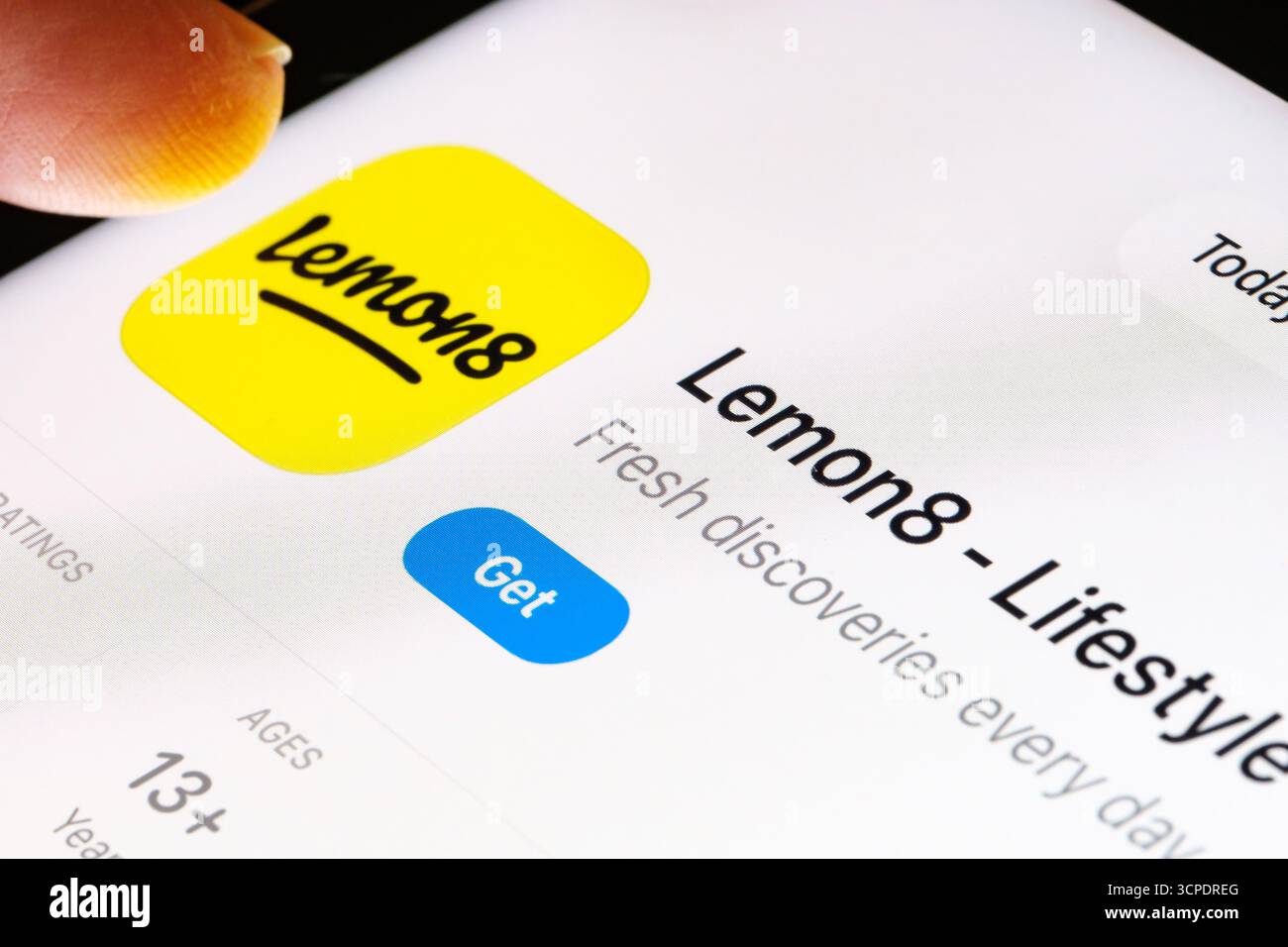 Lemon8 sur iPad avec pommes nouveau Liquid Glass mise à jour de la conception de l'application iOS 26 liste de l'application dans l'App Store. Stafford, Royaume-Uni, 25 septembre 2025. Banque D'Images