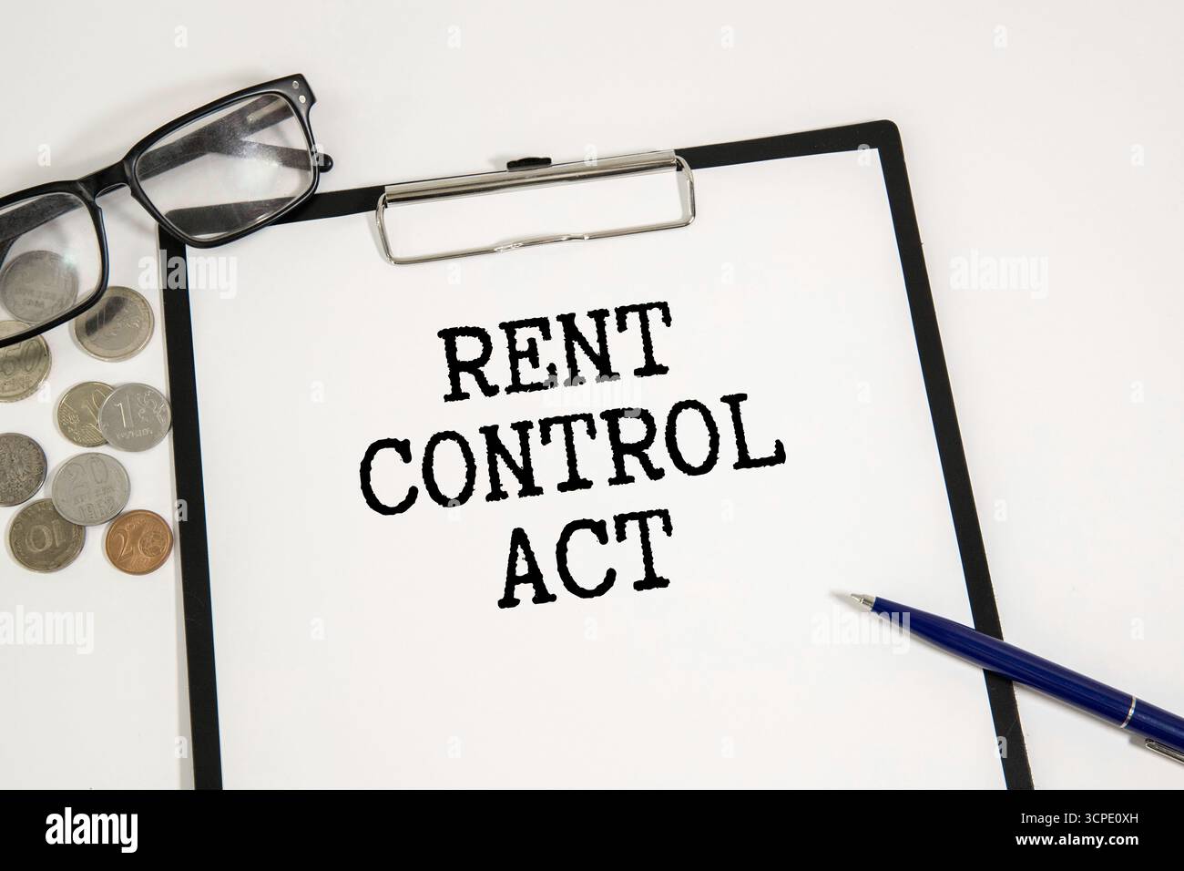 Commande de loyer et clé métallique. Banque D'Images