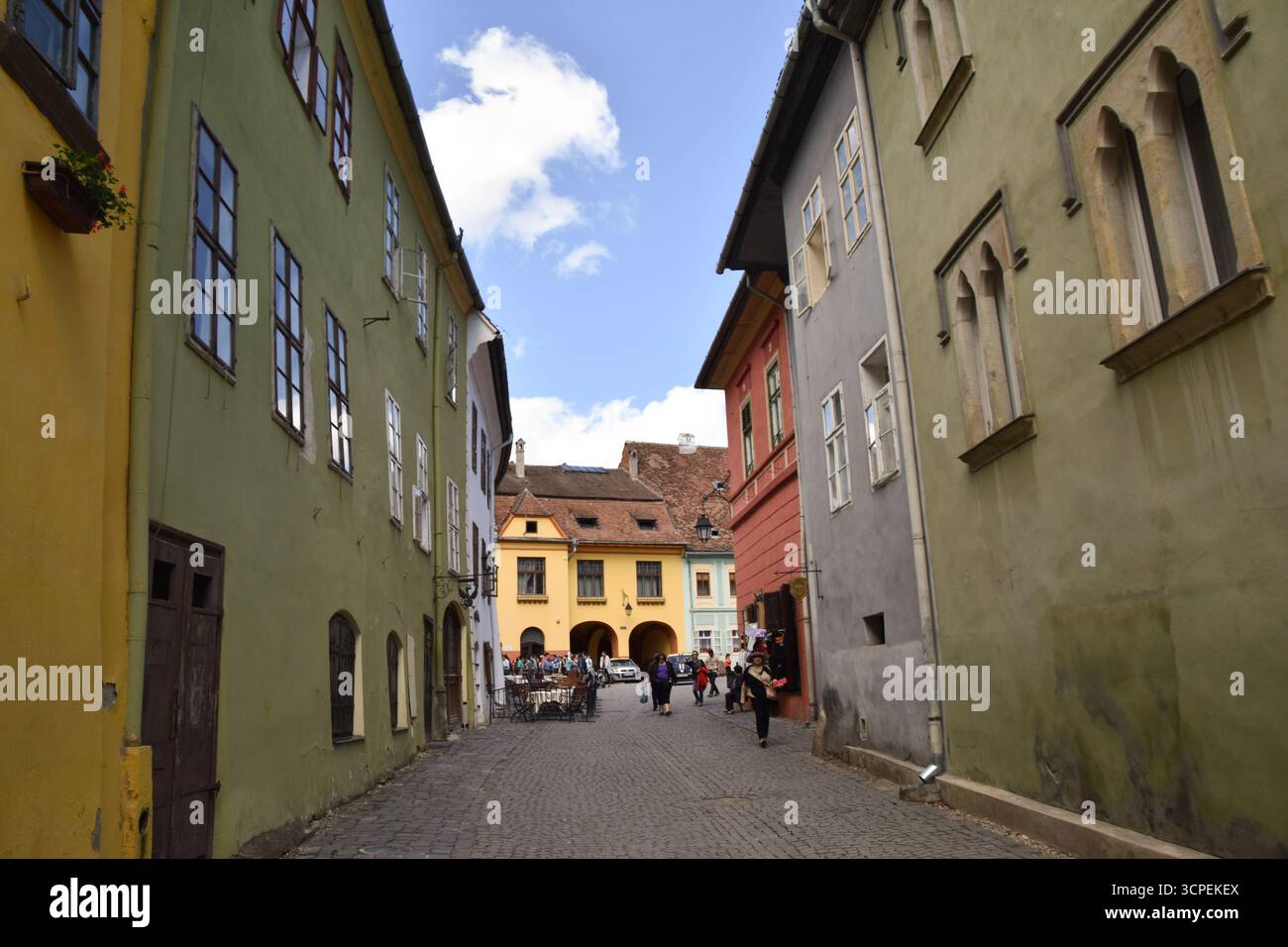Rues étroites et pavées de Sighisoara, Roumanie Banque D'Images