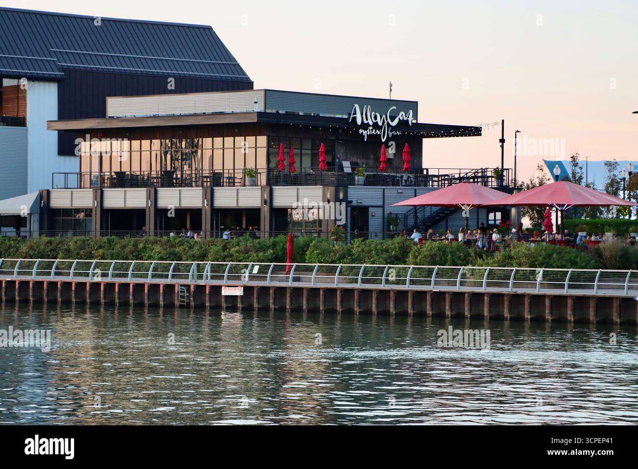 Alley Cat Oyster Bar près de la rivière Cuyahoga dans les plaines de Cleveland, Ohio, septembre 2025 Banque D'Images