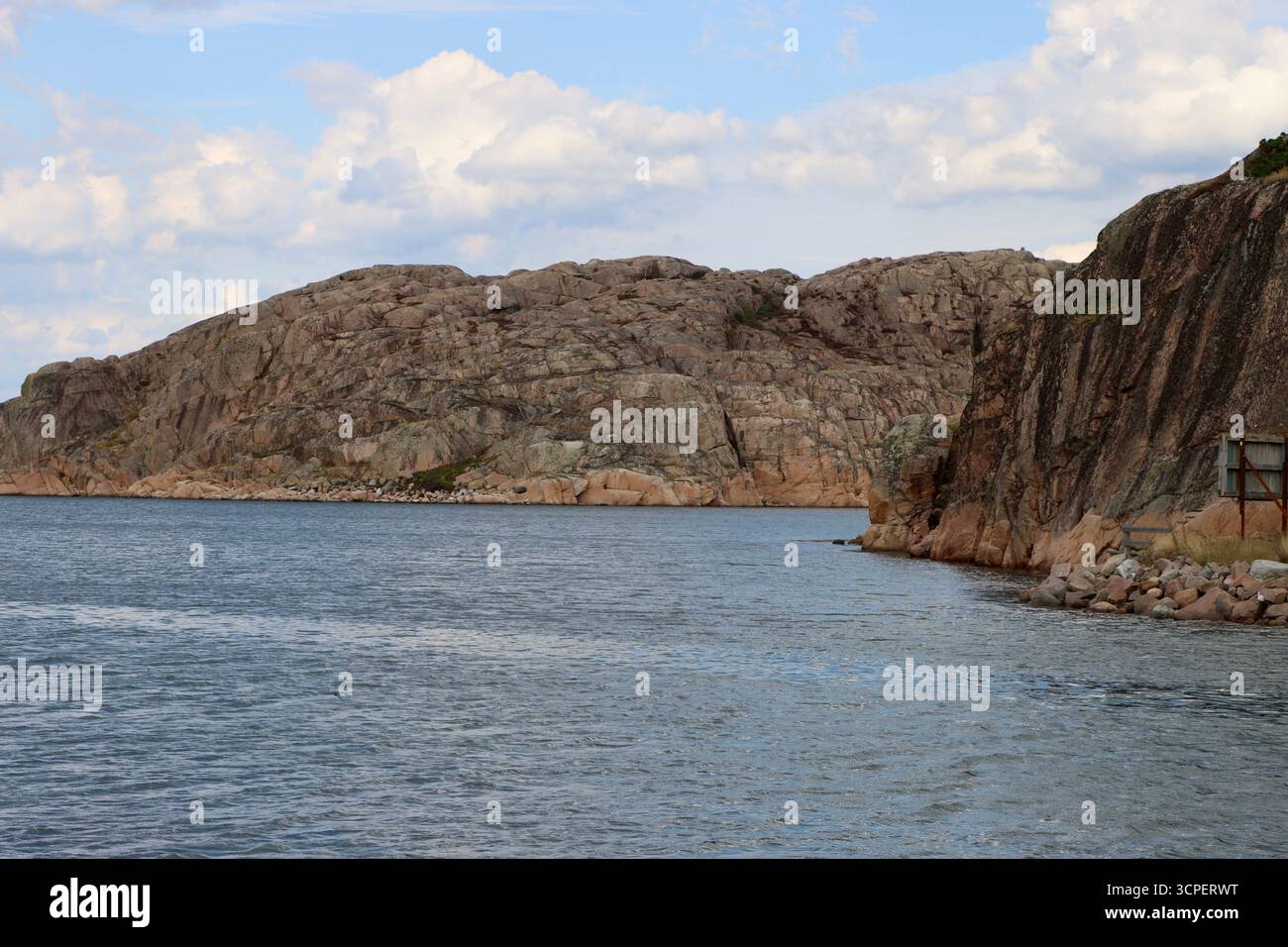 Côte au nord de Hamburgsund dans l'ouest de la Suède, août 2025 Banque D'Images