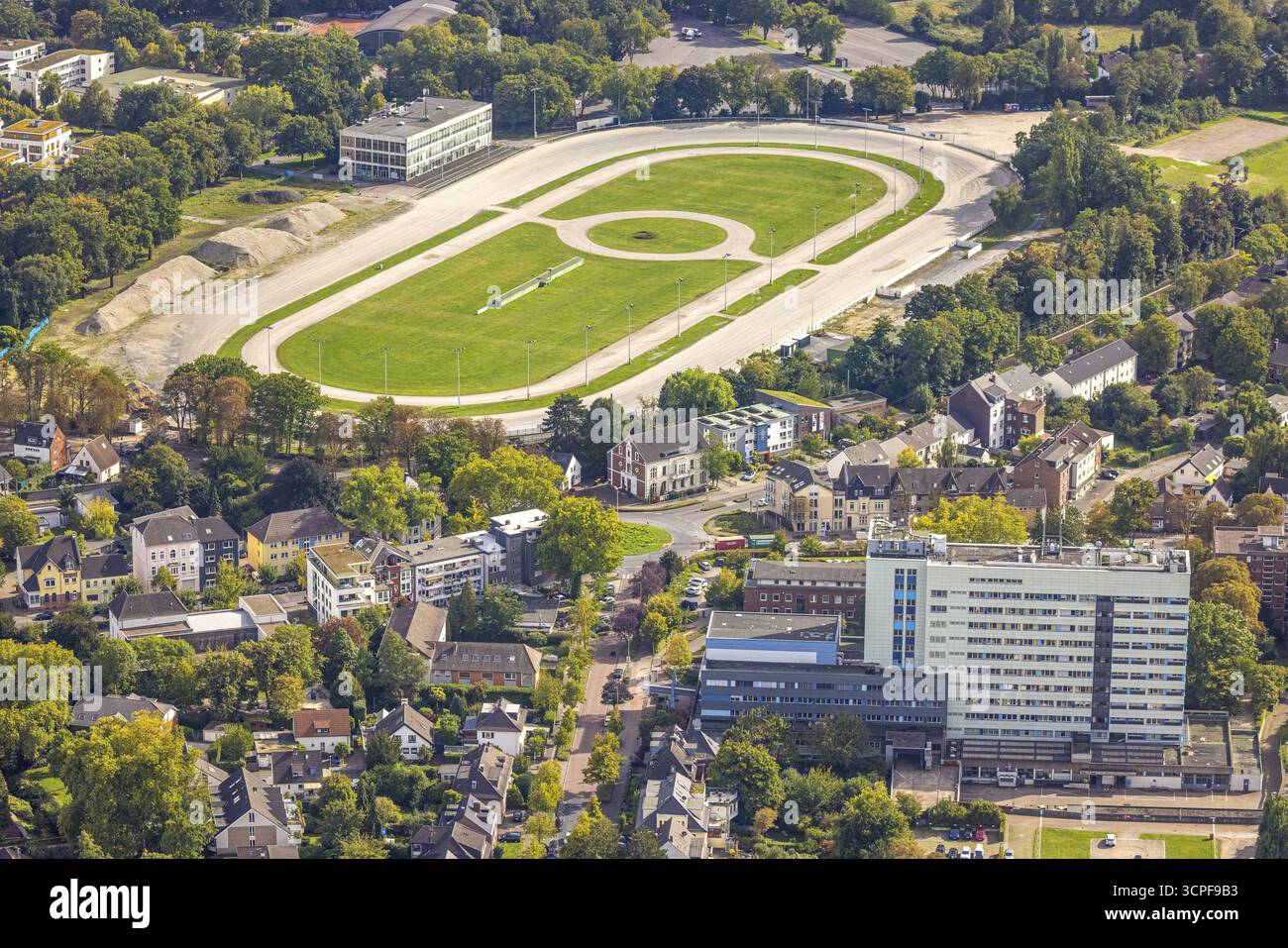 Vue aérienne, ancienne piste de trot Dinslaken avec travaux de démolition et chantier de construction pour un nouveau quartier résidentiel, Baerenkampallee, Dinslaken, Ru Banque D'Images