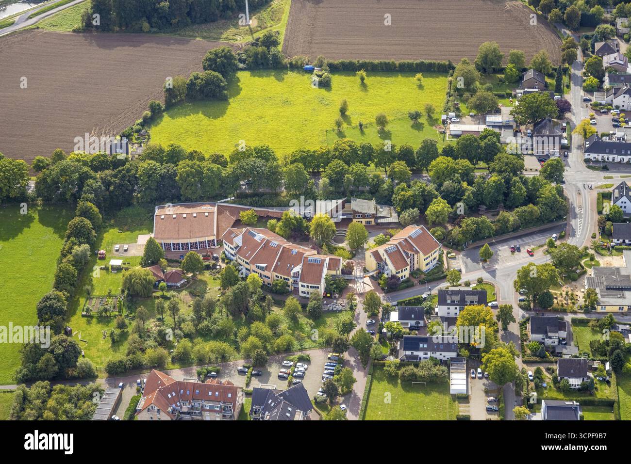 Photo aérienne, Freie Waldorfschule Dinslaken e.V., Eppinghoven, Dinslaken, région de la Ruhr, Rhénanie du Nord-Westphalie, Allemagne, éducation, instituti éducatif Banque D'Images