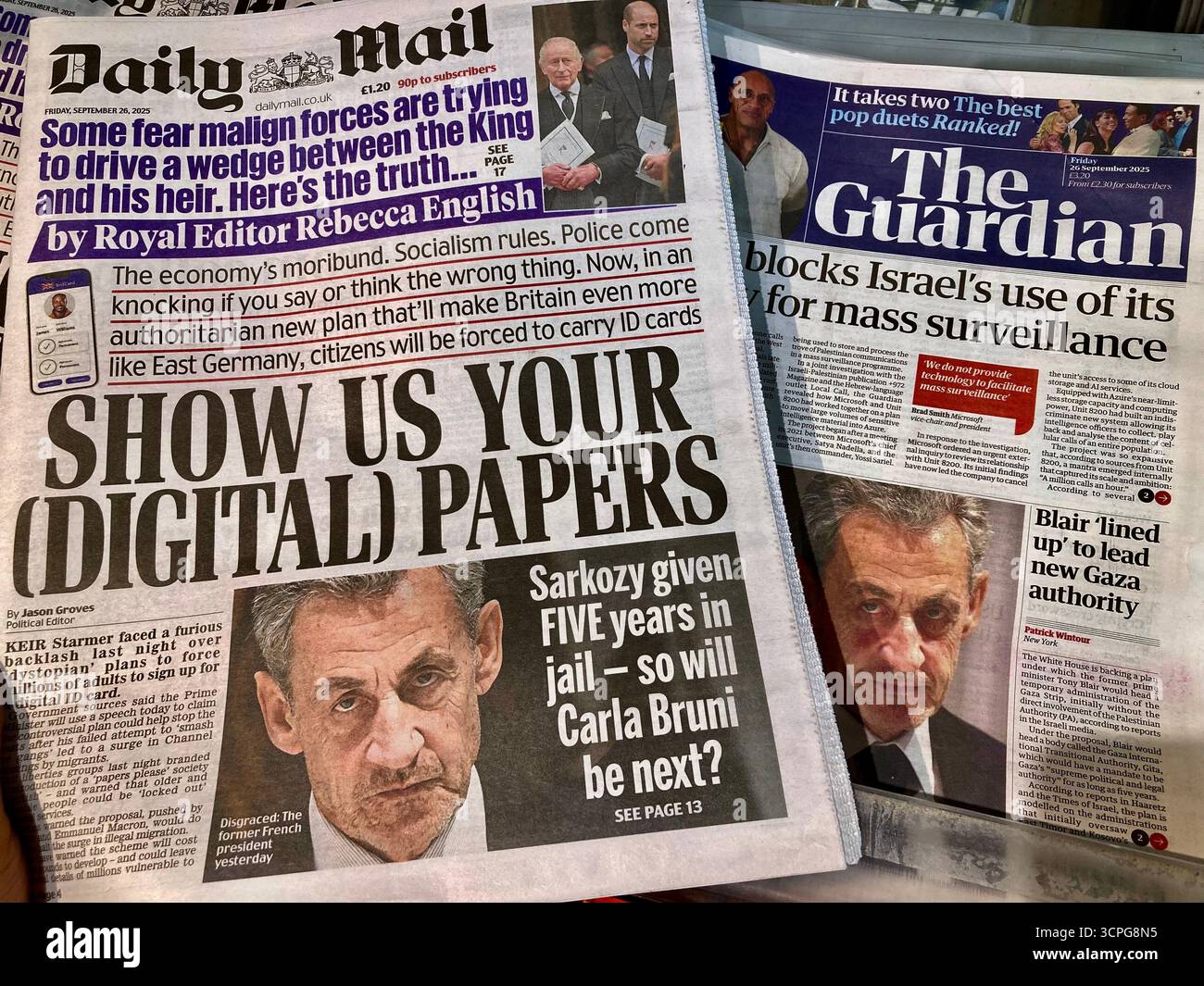 Photo en première page du rapport des journaux britanniques L'ancien président français Nicolas Sarkozy risque la prison, donné cinq ans pour conspiration libyenne Banque D'Images