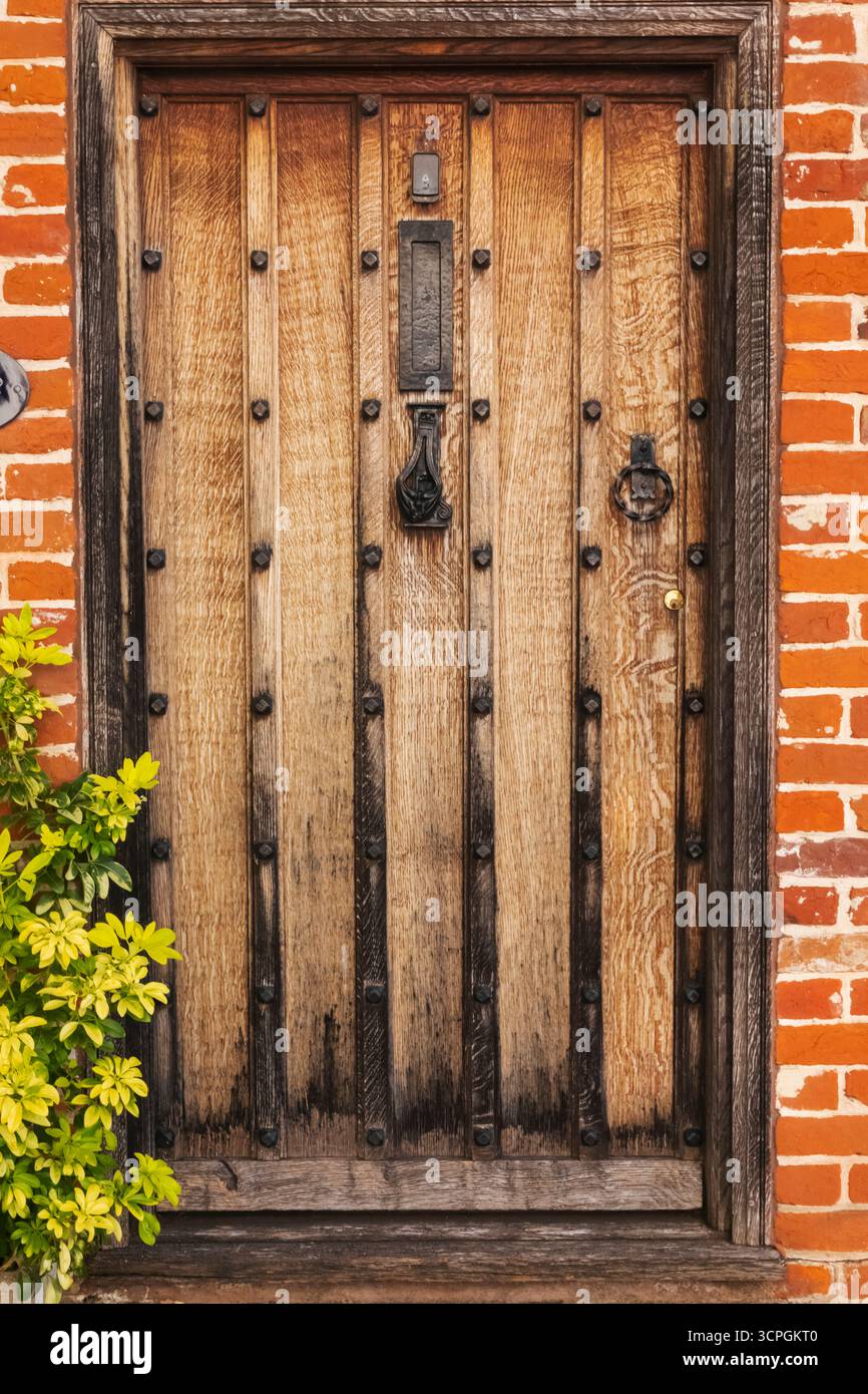 Angleterre, Kent, Sandwich, Medieval style Front Door Banque D'Images