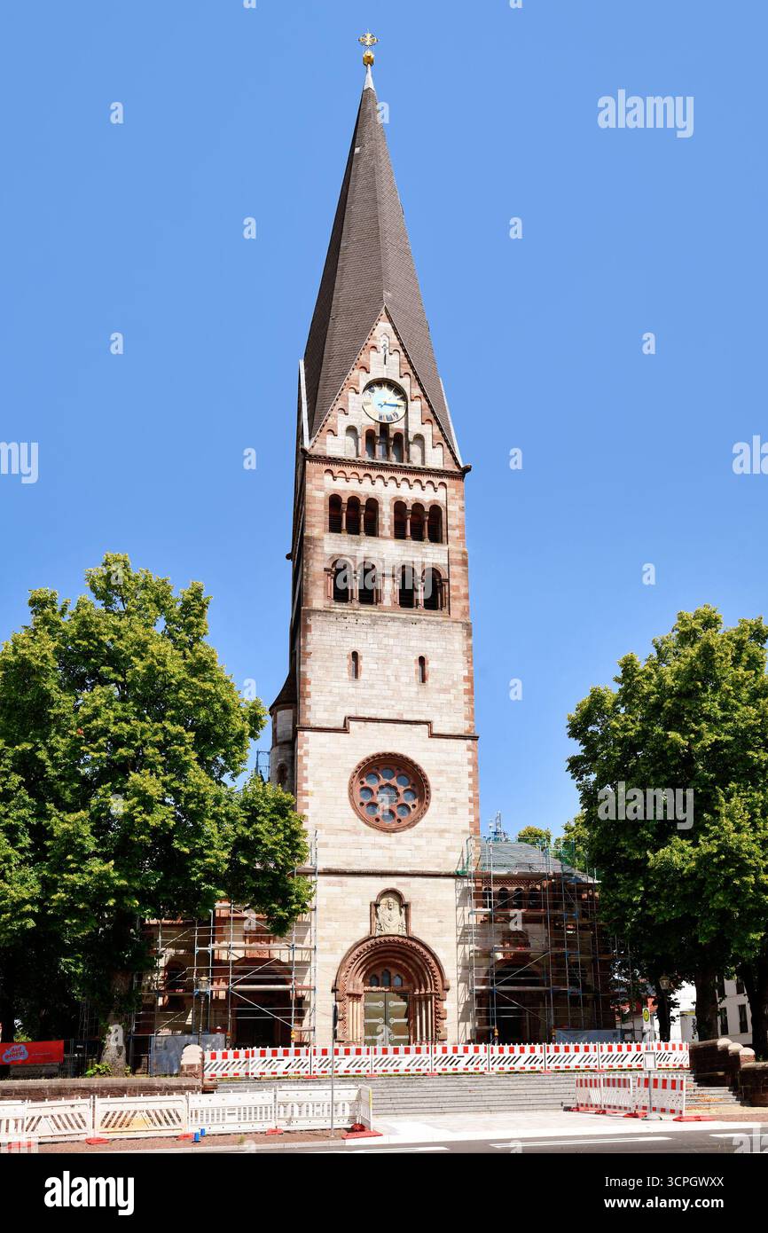 Ettlingen, Allemagne - 13 août 2025 : église Herz-Jesu à Ettlingen. Architecture néo-romane et patrimoine artistique Banque D'Images