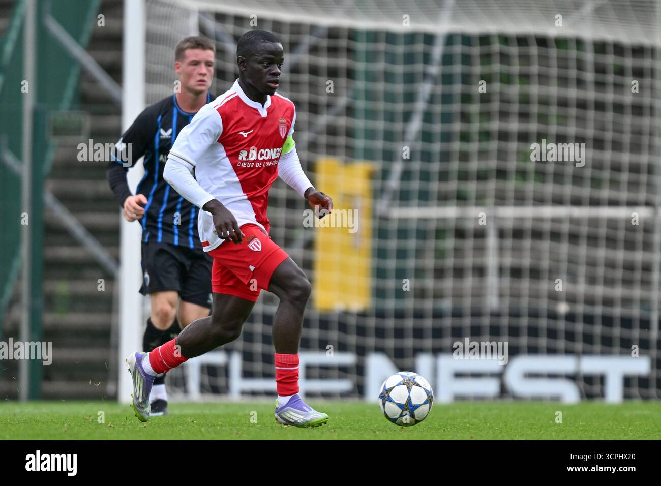 Roeselare, Belgique. 18 septembre 2025. Pape Cabral (6 ans) de Monaco photographié lors du match de la phase de la Ligue des jeunes de l'UEFA de la saison 2025 - 2026 entre le Club Brugge KV et L'AS Monaco le 18 septembre 2025 à Roeselare, Belgique. (Photo de David Catry/Sportpix) crédit : Sportpix/Alamy Live News Banque D'Images
