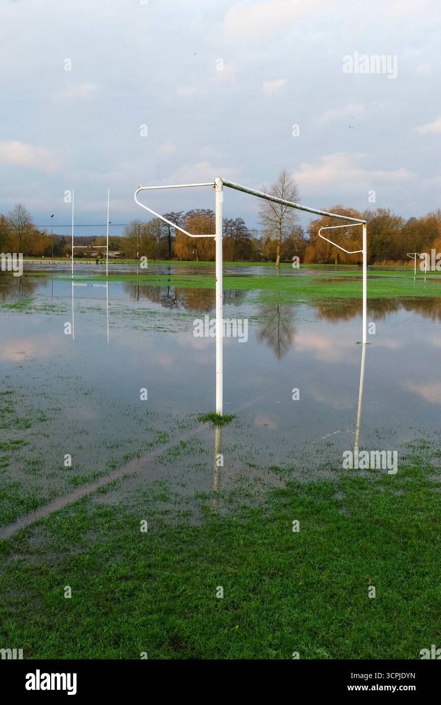 Terrain de sport inondé, terrain de football, terrain de rugby. Banque D'Images