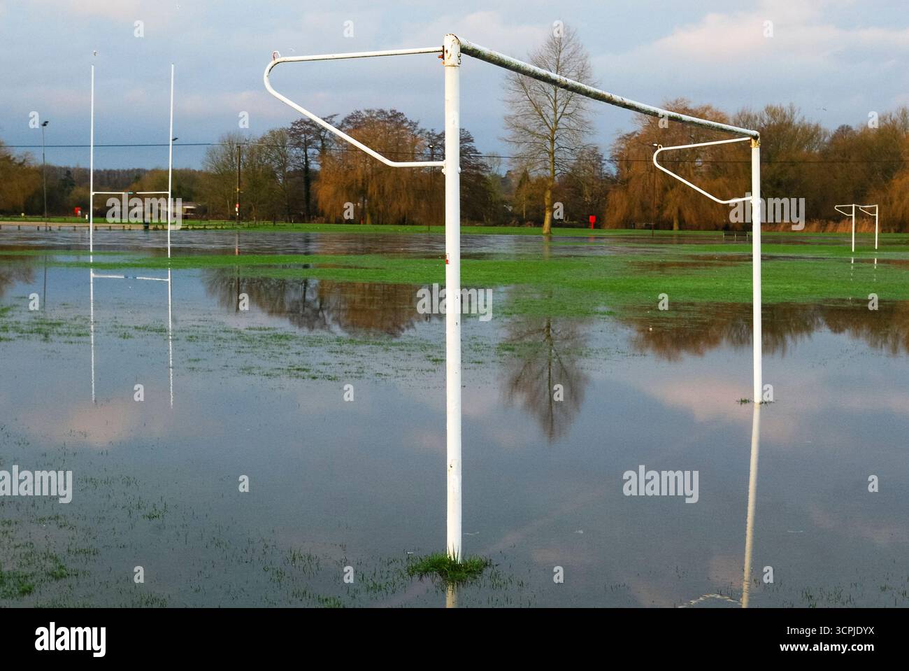 Terrain de sport inondé, terrain de football, terrain de rugby. Banque D'Images