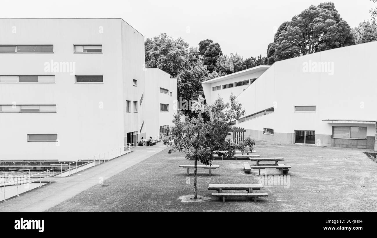 Porto, Portugal - 10 juillet 2025 : le bâtiment de style original de l'Université d'architecture de Porto Banque D'Images