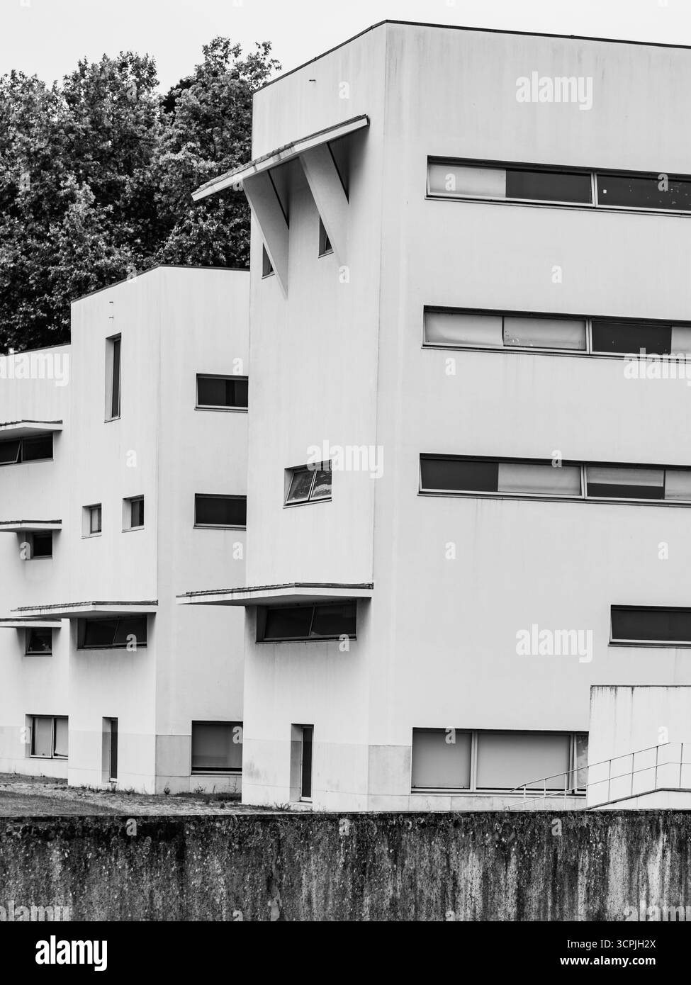 Porto, Portugal - 10 juillet 2025 : le bâtiment de style original de l'Université d'architecture de Porto Banque D'Images