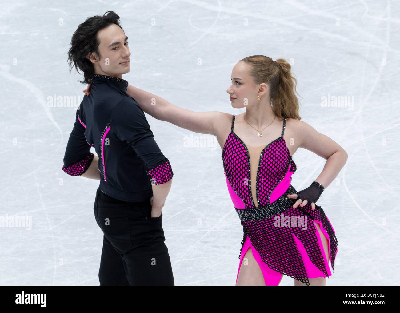 Oberstdorf, Allemagne. 26 septembre 2025. Patinage artistique : Challenger Series - Trophée Nebelhorn, Karla Maria Karl et Kai Hoferichter d'Allemagne en danse rythmique sur glace. Crédit : Peter Kneffel/dpa/Alamy Live News Banque D'Images