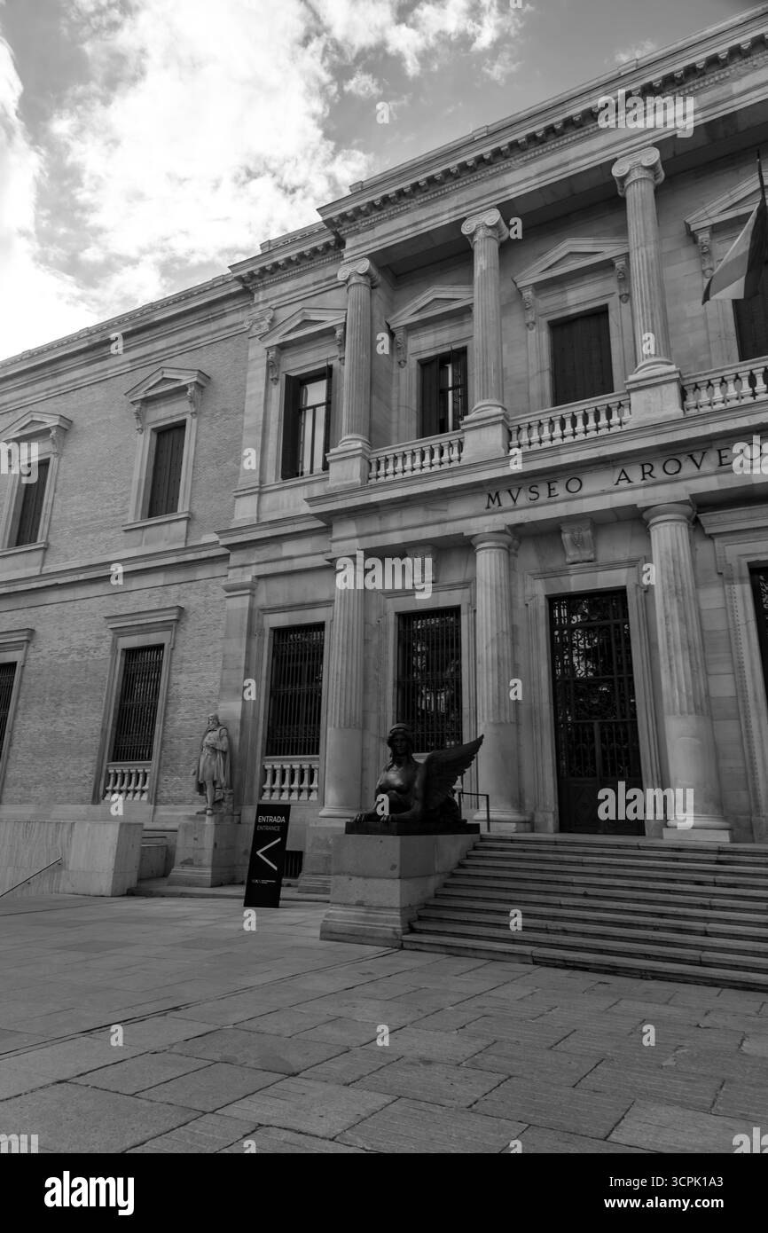 Madrid, Espagne - 19 FÉVRIER 2022 : le Musée archéologique national est situé sur la Calle de Serrano à côté de la Plaza de Colon, partageant son bâtiment avec t Banque D'Images