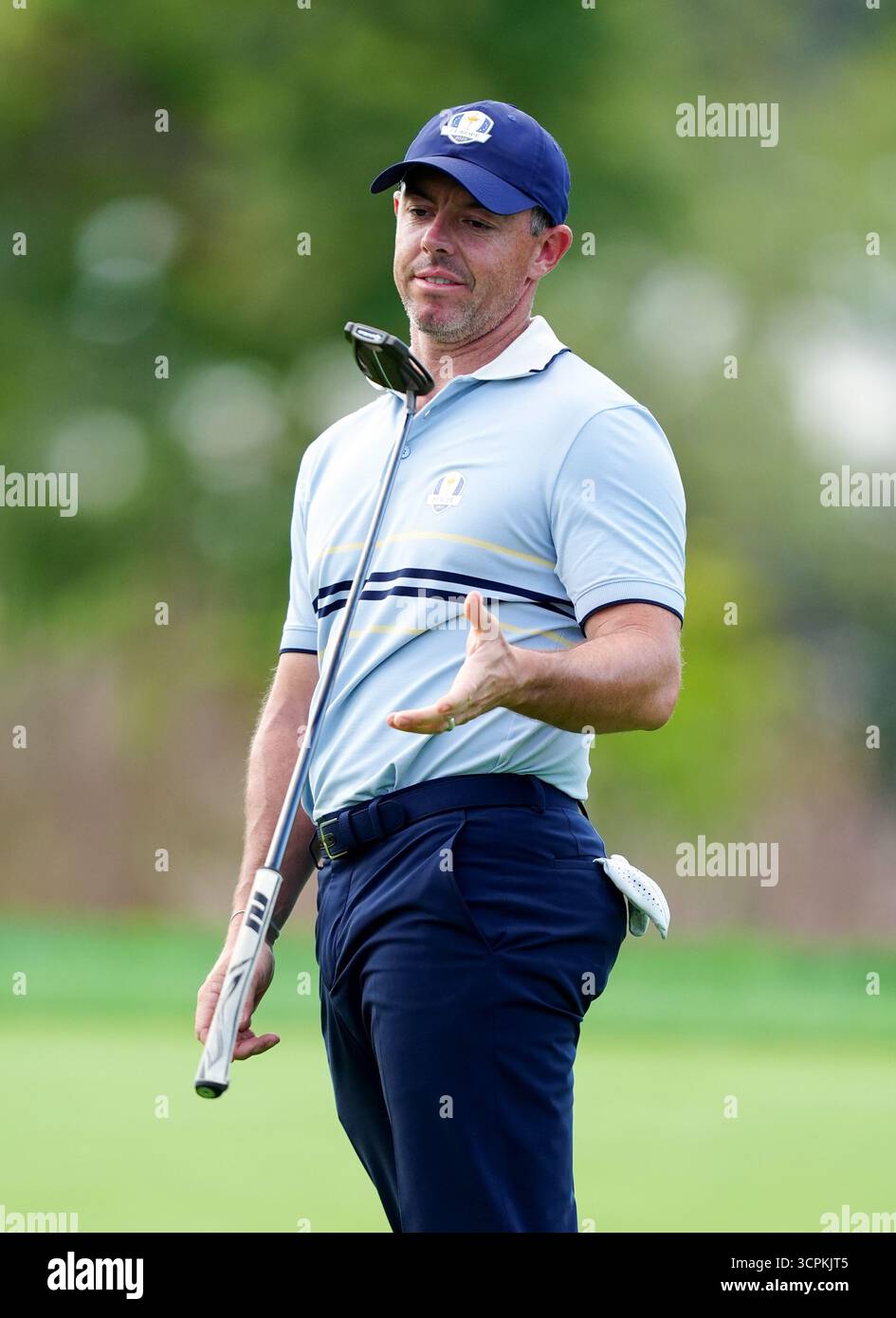 Rory McIlroy de Team Europe lors des matchs de fourball de l'après-midi le premier jour de la Ryder Cup 2025 au Bethpage Black course, Farmingdale, New York. Date de la photo : vendredi 26 septembre 2025. Banque D'Images