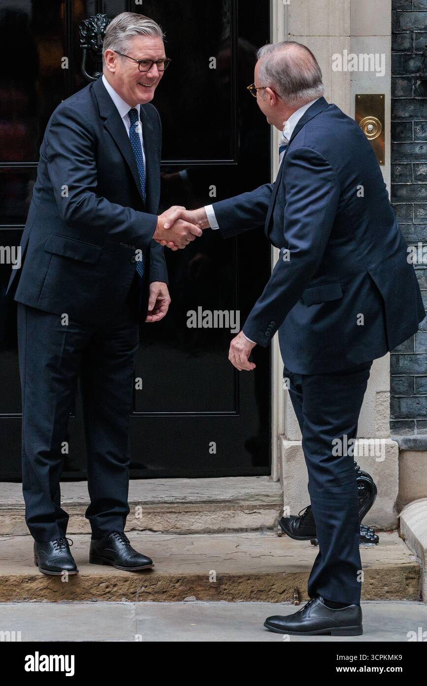 Londres, Royaume-Uni. 26 septembre 2025. Le premier ministre britannique Sir Keir Starmer accueille le premier ministre australien Anthony Albanese au 10 Downing Street pour une réunion. Leur réunion a suivi le Sommet mondial sur le progrès et les sujets à discuter devraient inclure le commerce, AUKUS, l'Ukraine et la Palestine. Crédit : Mark Kerrison/Alamy Live News Banque D'Images