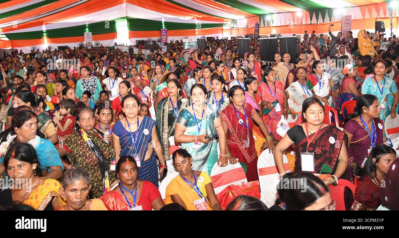 Inde. 26 septembre 2025. PATNA, INDE - SEPTEMBRE 26 : participation des travailleuses au Congrès au programme Shakti Adhikar Mahila Samvad à l'Ashram de Sadaquat le 26 septembre 2025 à Patna, Inde.(photo de Santosh Kumar/Hindustan Times/Sipa USA) crédit : Sipa USA/Alamy Live News Banque D'Images
