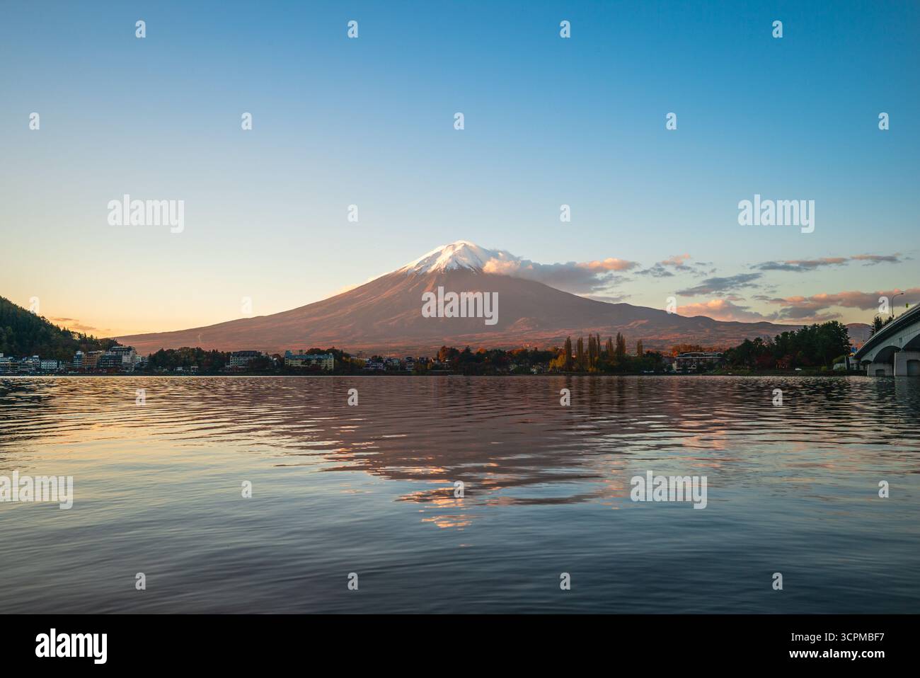 Paysage du mont Fuji et du lac Kawaguchi à Yamanashi au Japon Banque D'Images